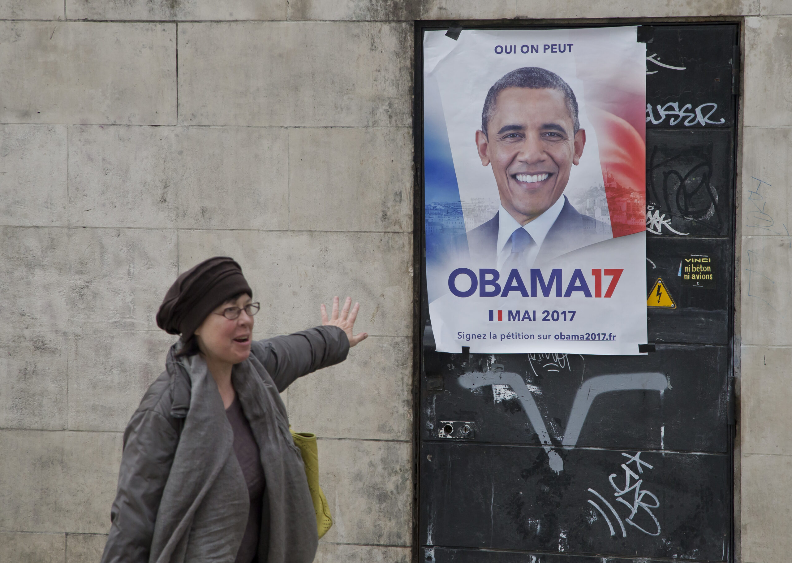 Obama backs Macron, 11th hour influencing of French election