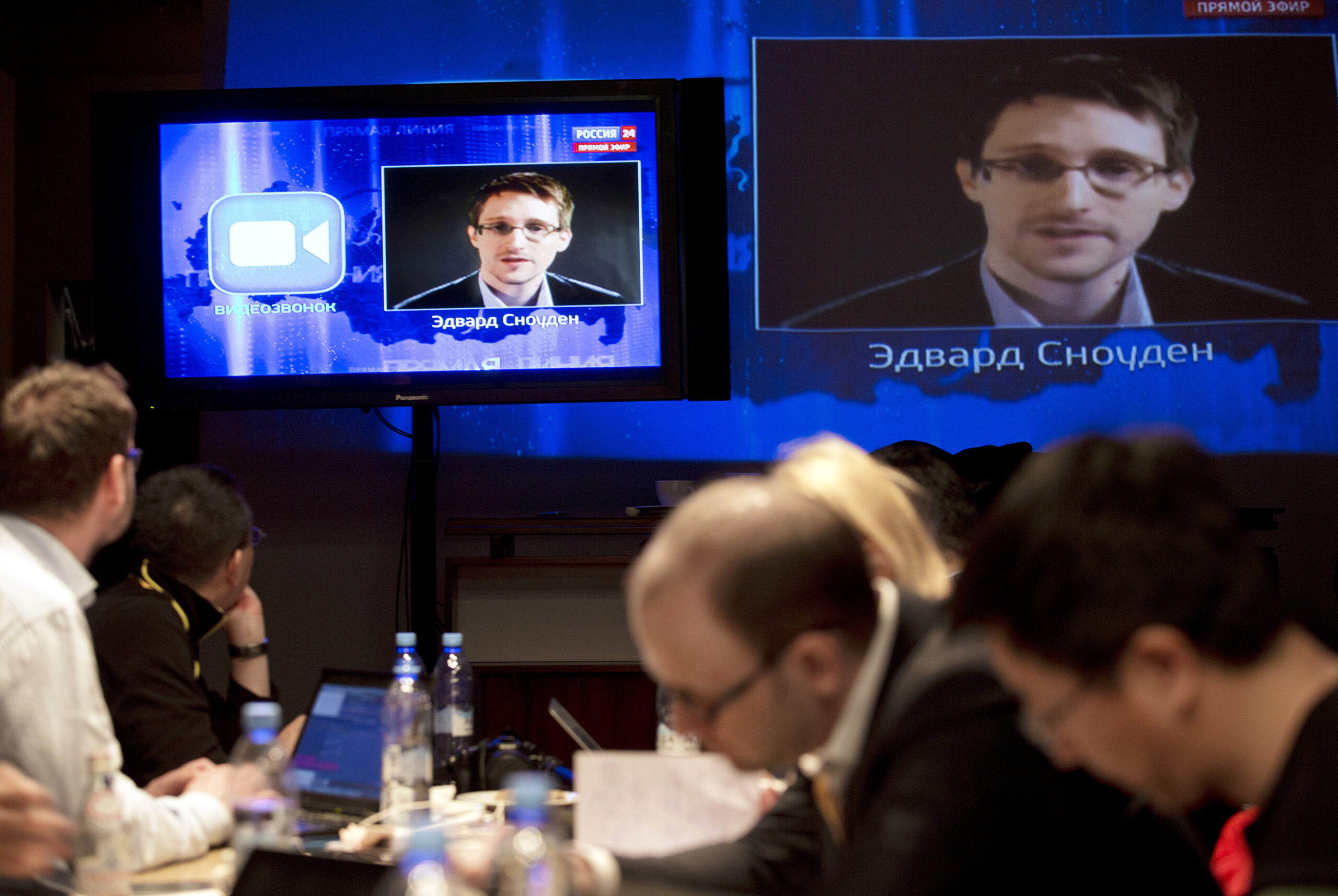 Edward Snowden asks Vladimir Putin about mass surveillance in Russia