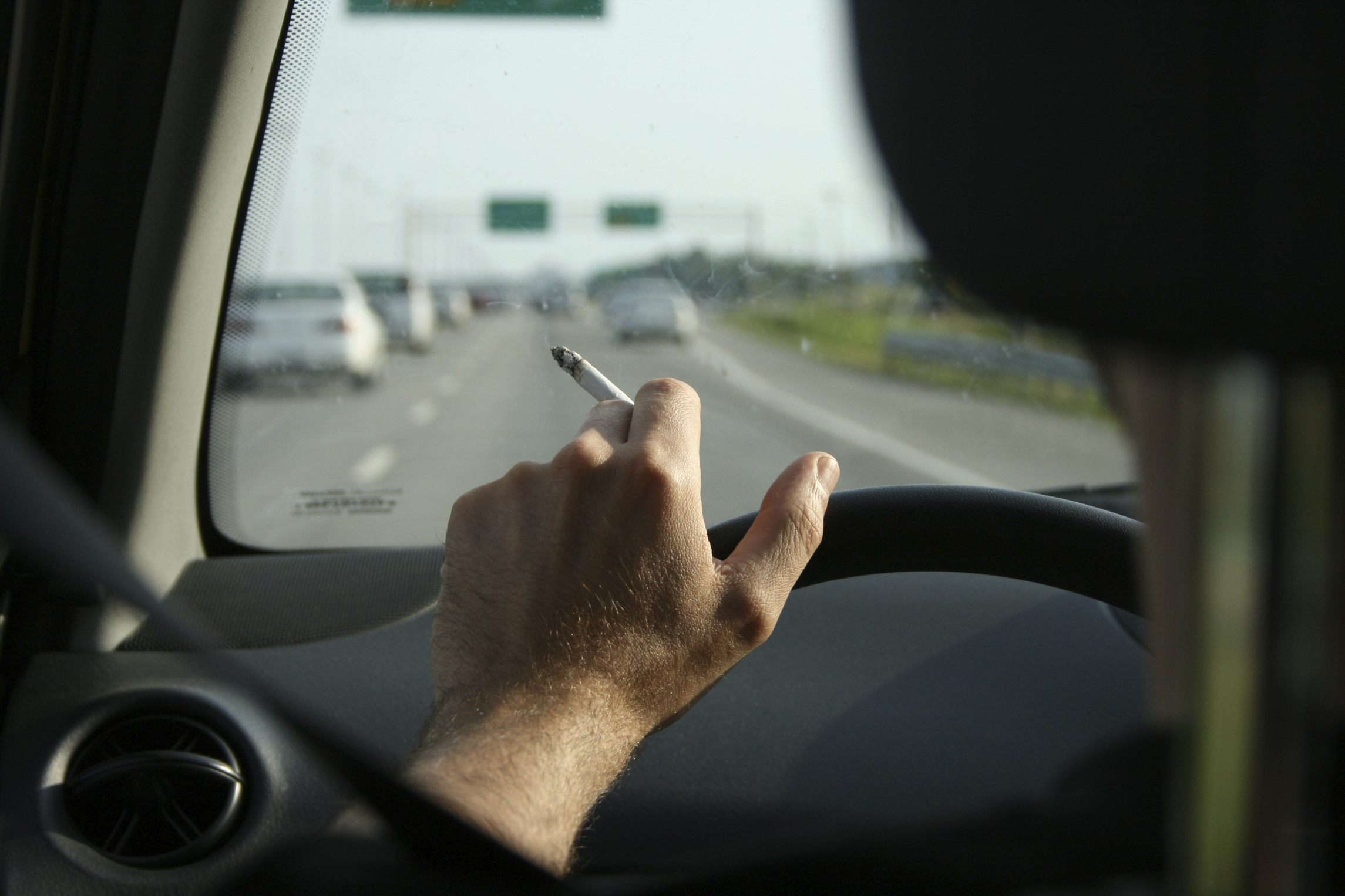 Maryland bill bans smoking in cars with children