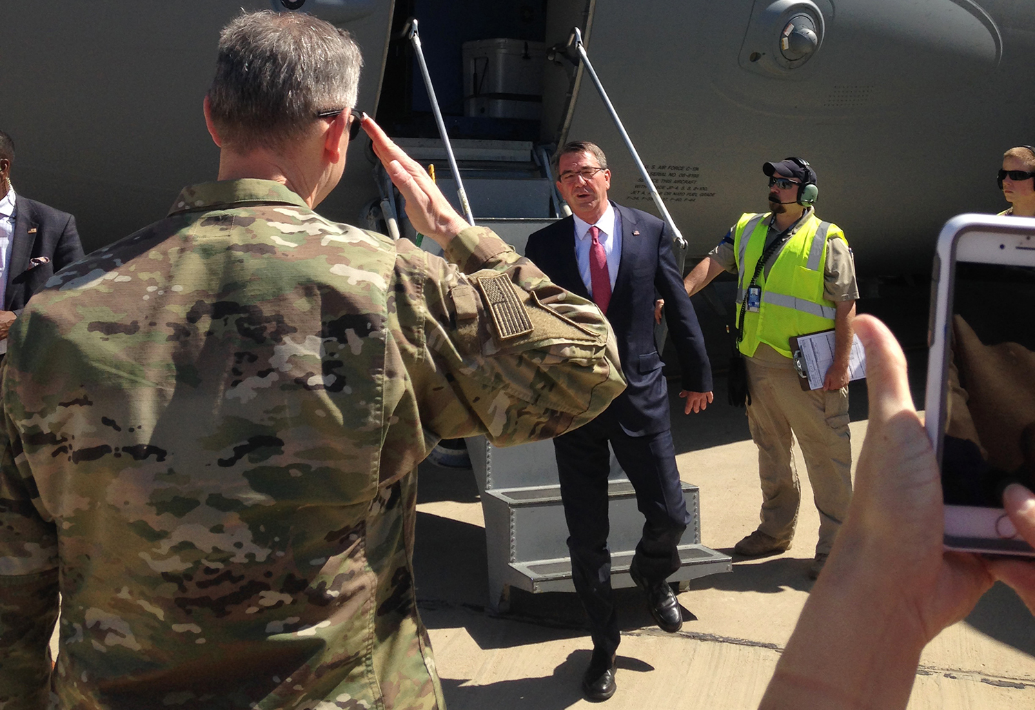 U.S. to send 200 more troops, Apache helicopters, to Iraq