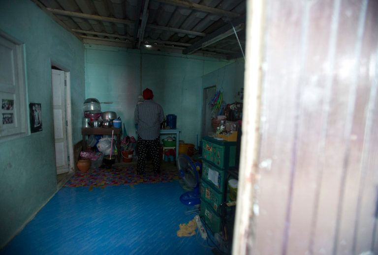 Surrogate offers clues into man with 16 babies