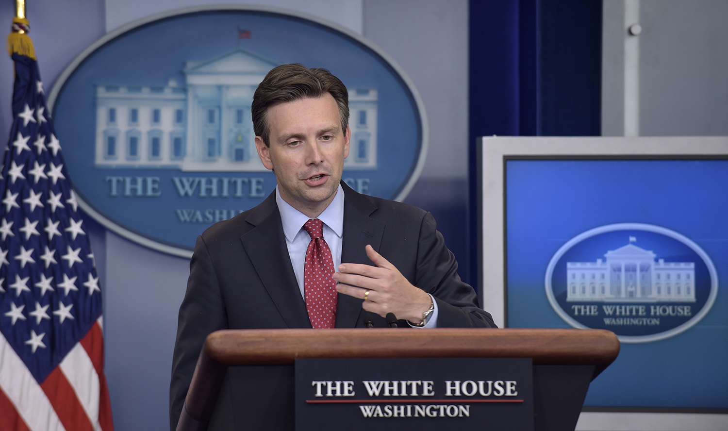 Obama flack mocks Republicans for August recess