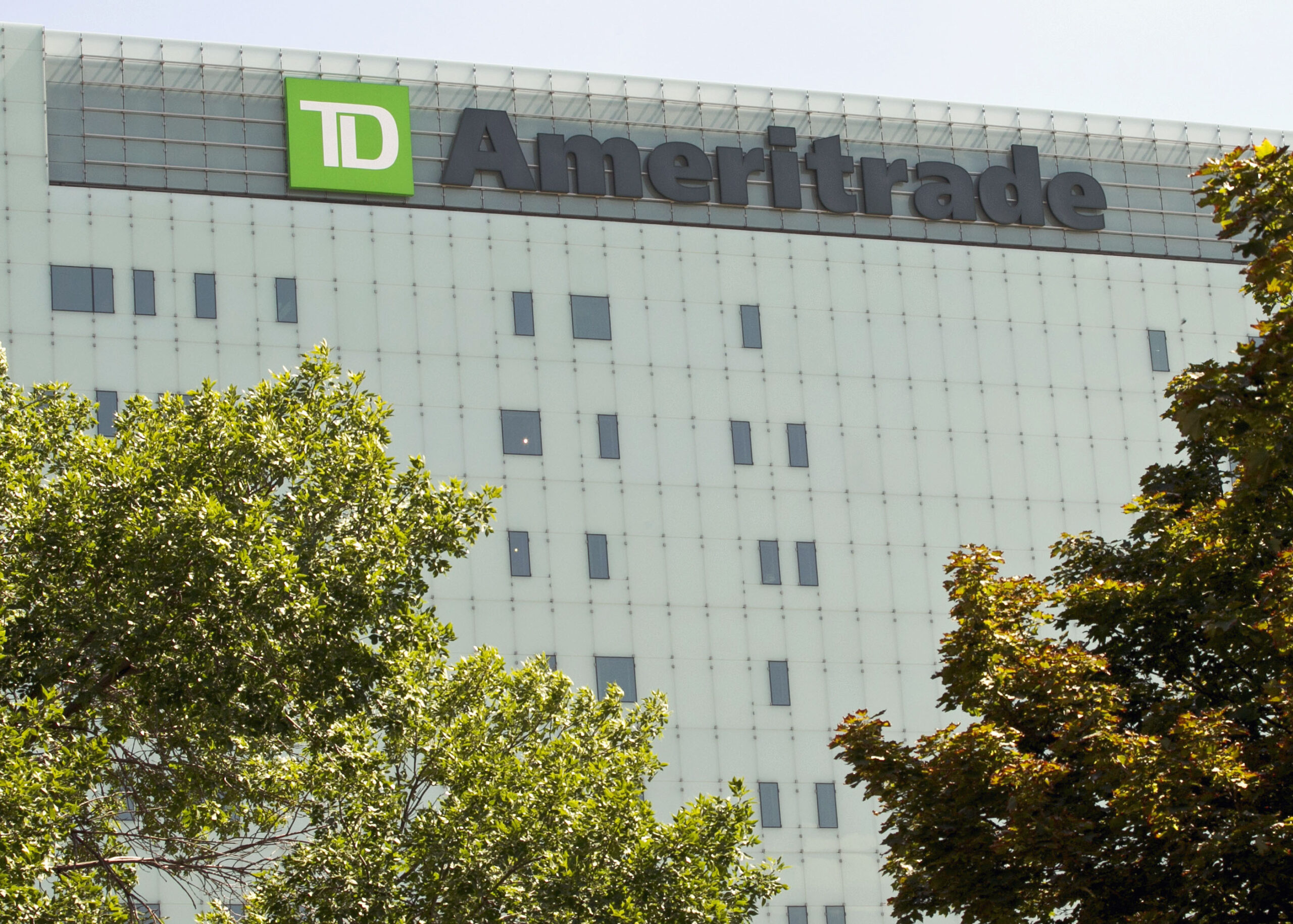 TD Ameritrade profit up 31 pct on strong trading