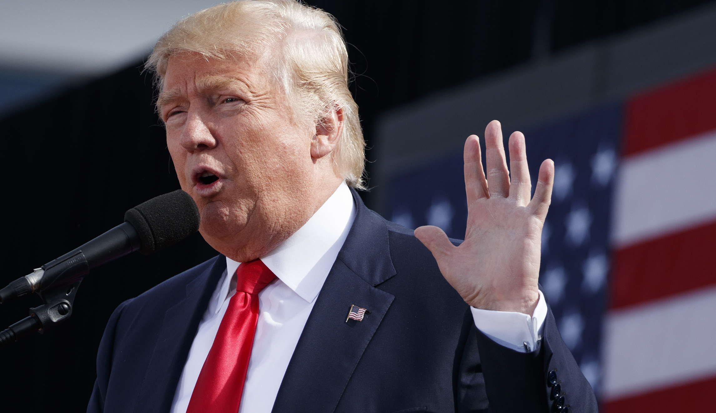 Defeated privacy groups plead with Trump to veto surveillance law