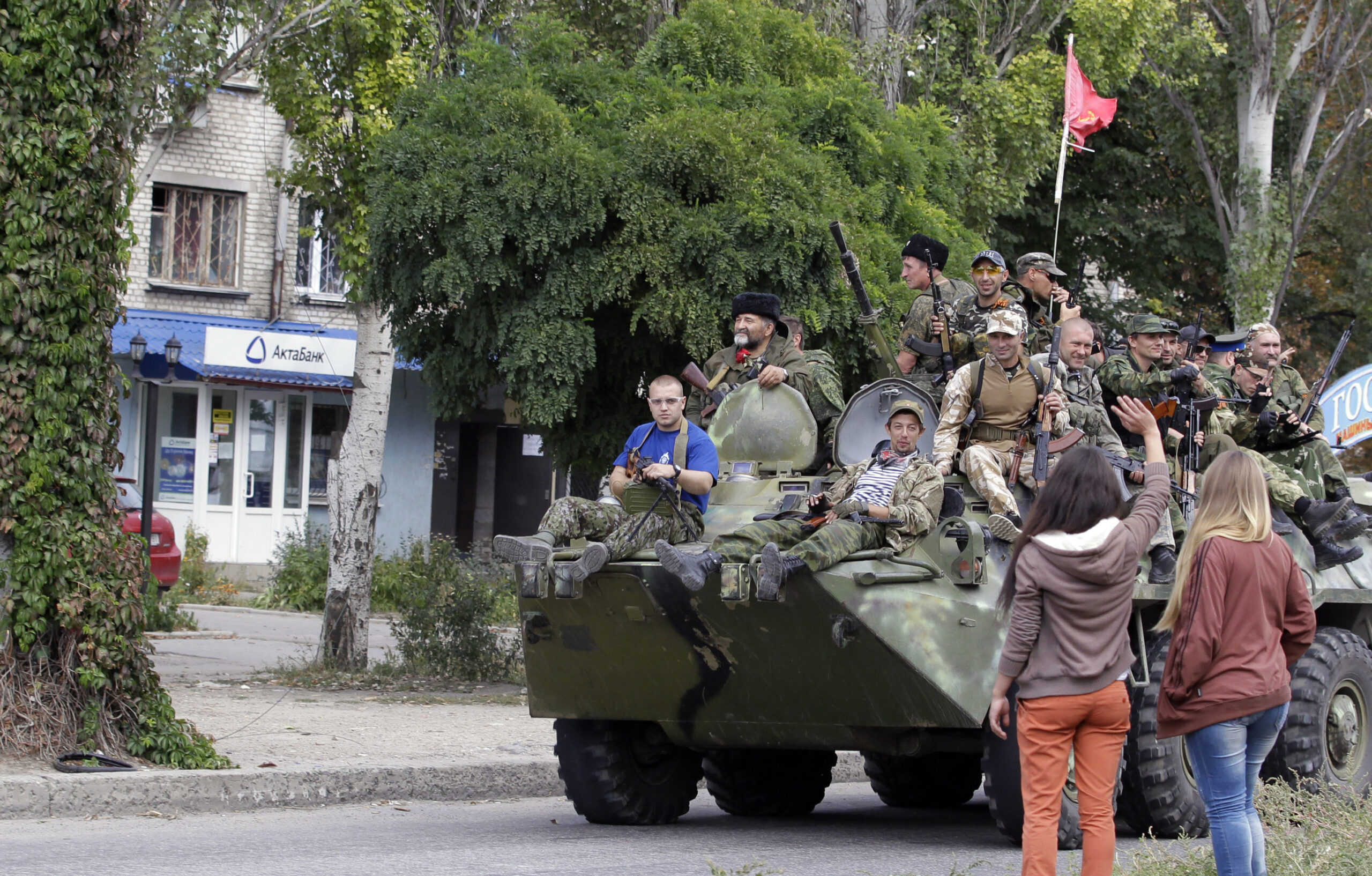 Residents emerge in shell-shocked Ukrainian city