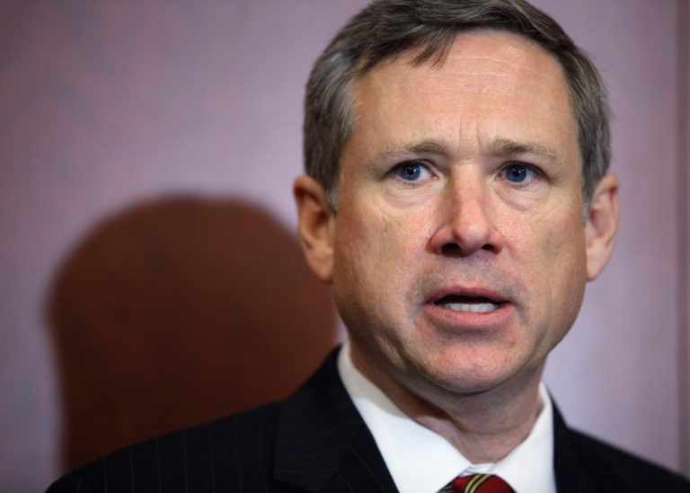 Sen. Mark Kirk has formed a search committee to recommend a future federal judge for the Northern District of Illinois.ÃÂ (Chip Somodevilla/Getty images)
