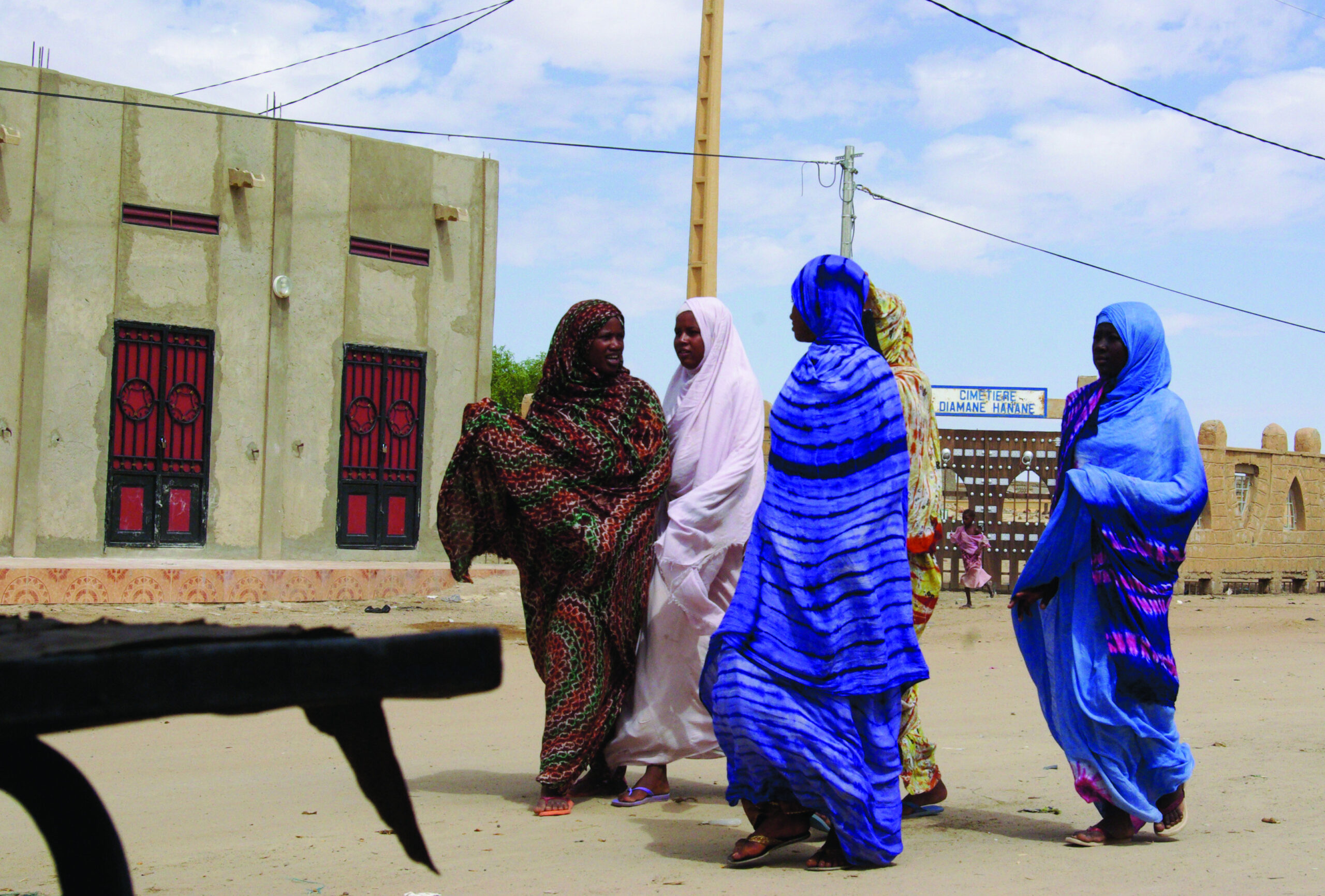 Islamists clash with military, take key Mali town