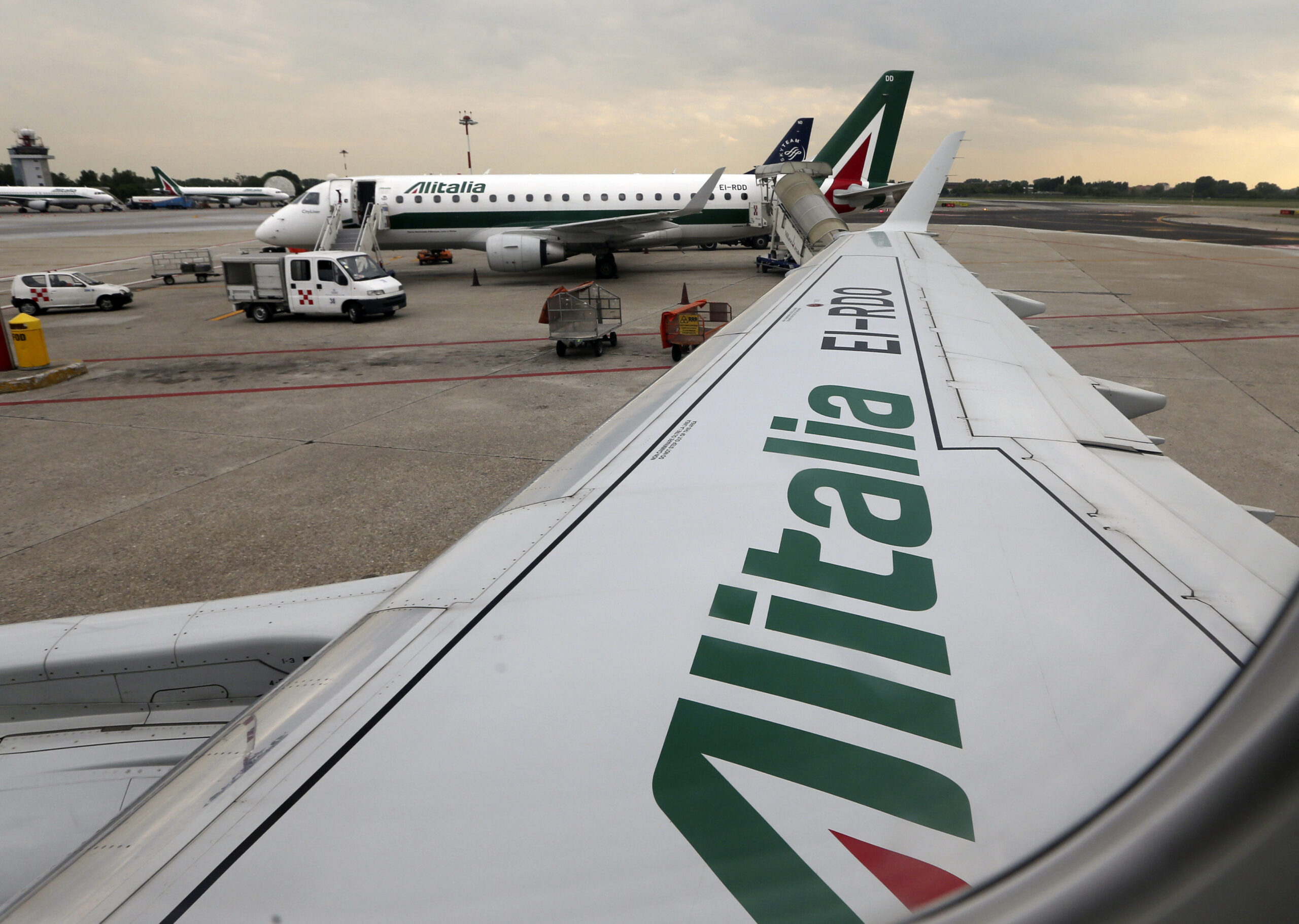 Etihad agrees in principle to buy Alitalia stake