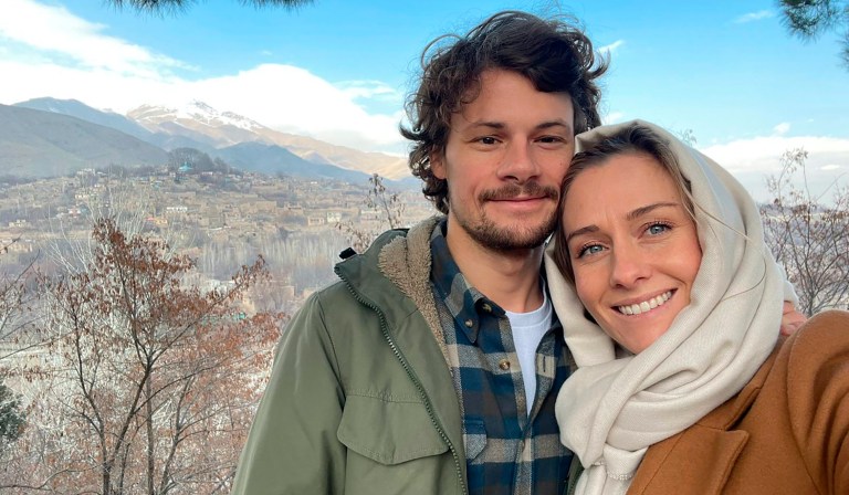 Pregnant journalist given refuge by Taliban allowed home to New Zealand