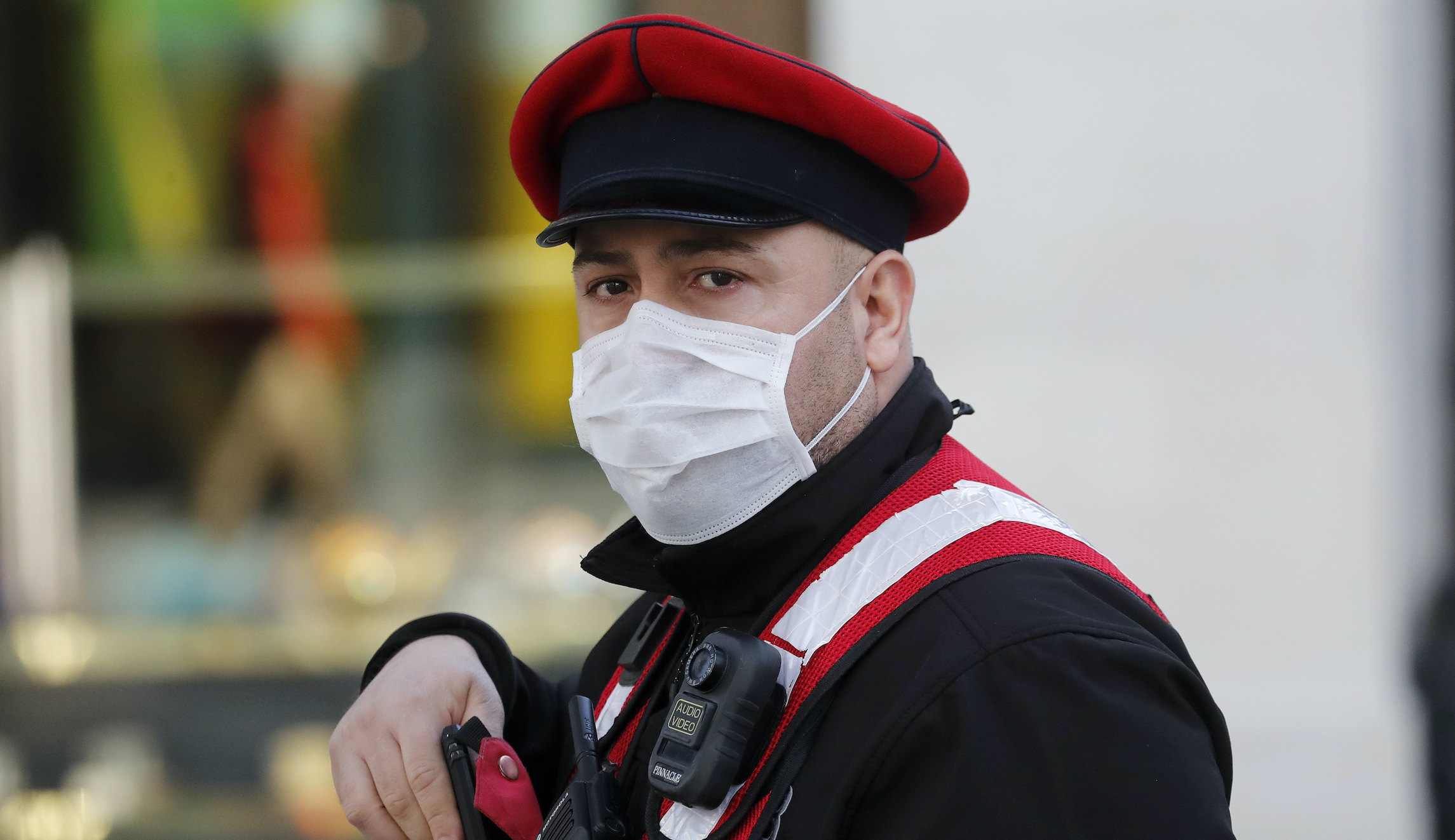 UK puts out emergency call for 250,000 health service volunteers