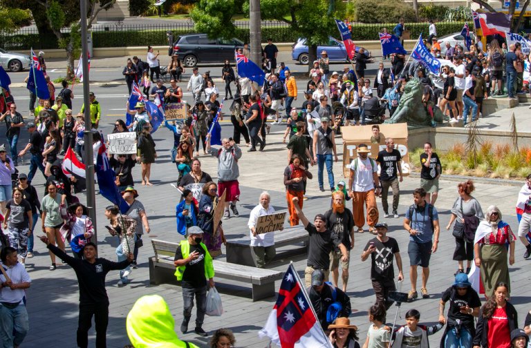 VIDEO: New Zealanders stage mass haka against COVID-19 mandates