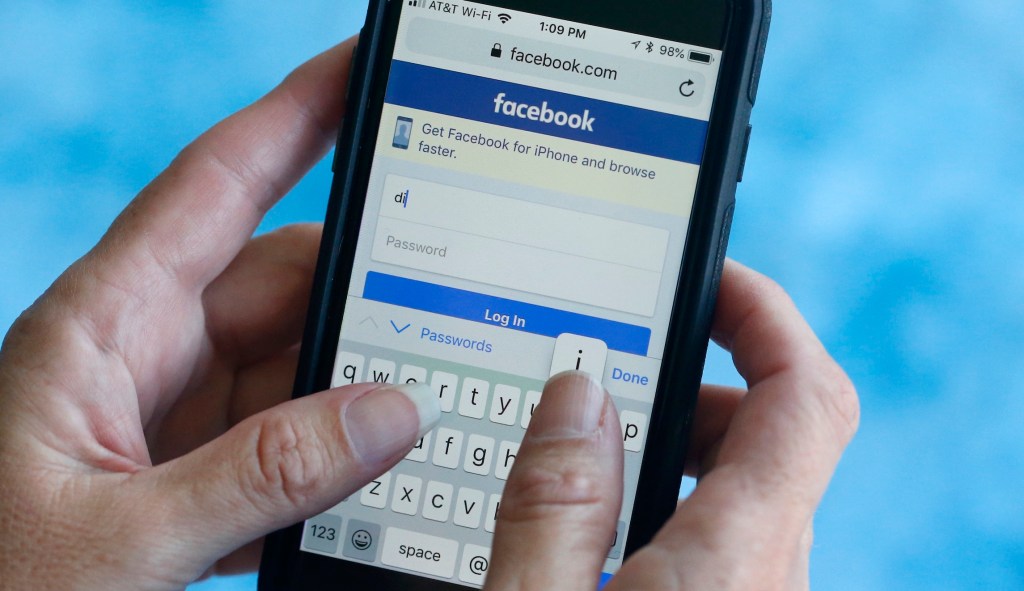 Facebook is cutting its own throat by exposing users’ private data