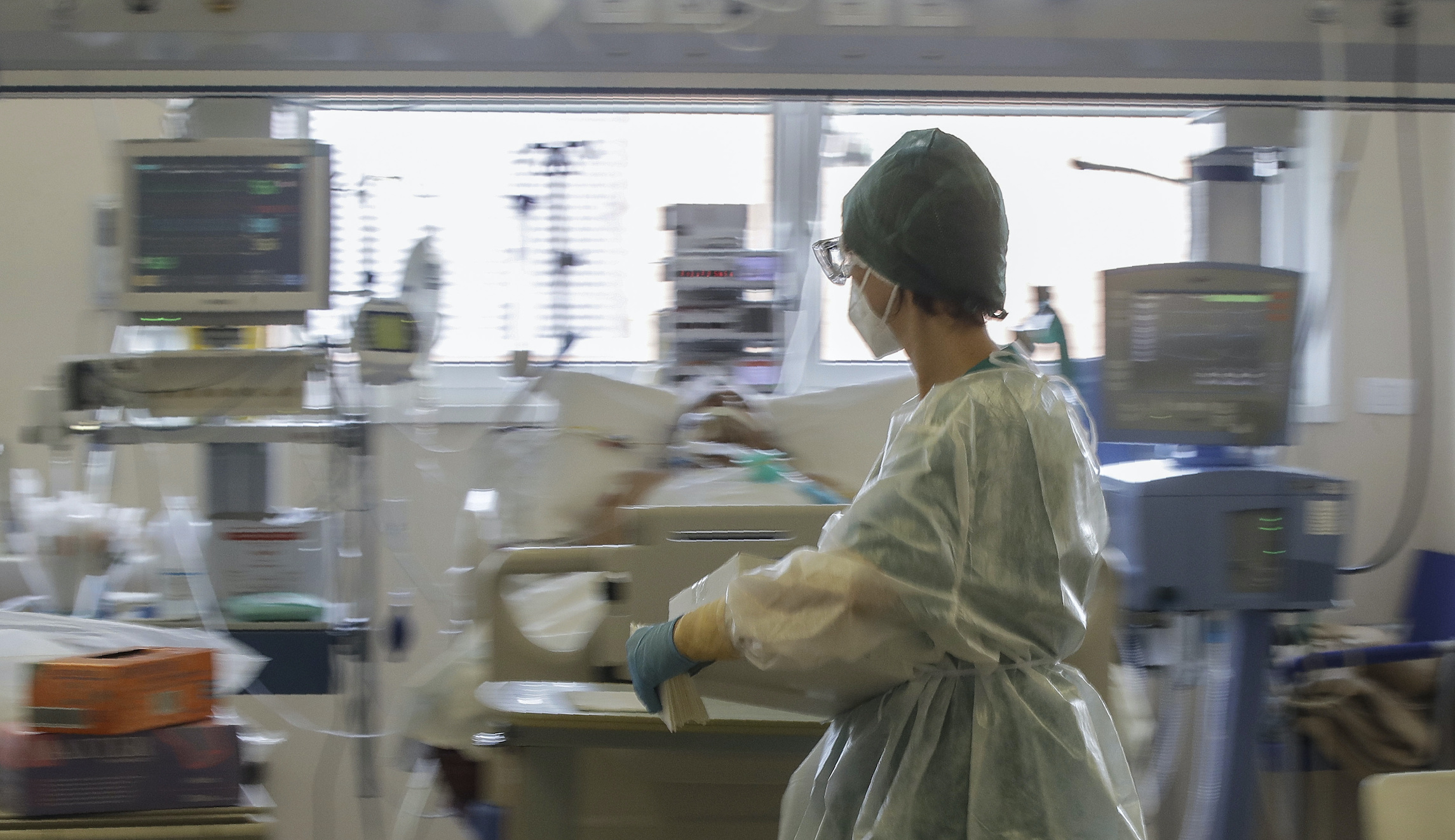 COVID-19 surge accelerates with record 126,000 new cases Friday