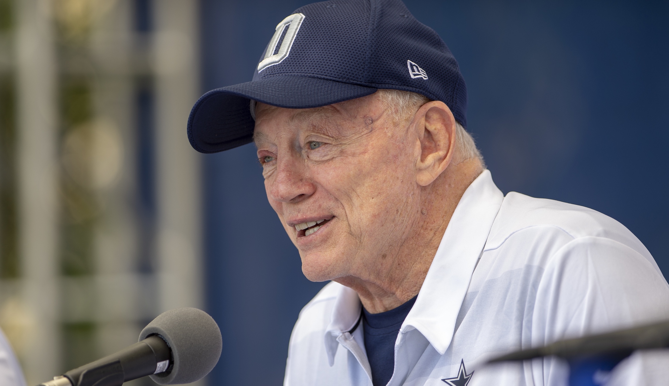 Jerry Jones: Cowboys players must stand for national anthem