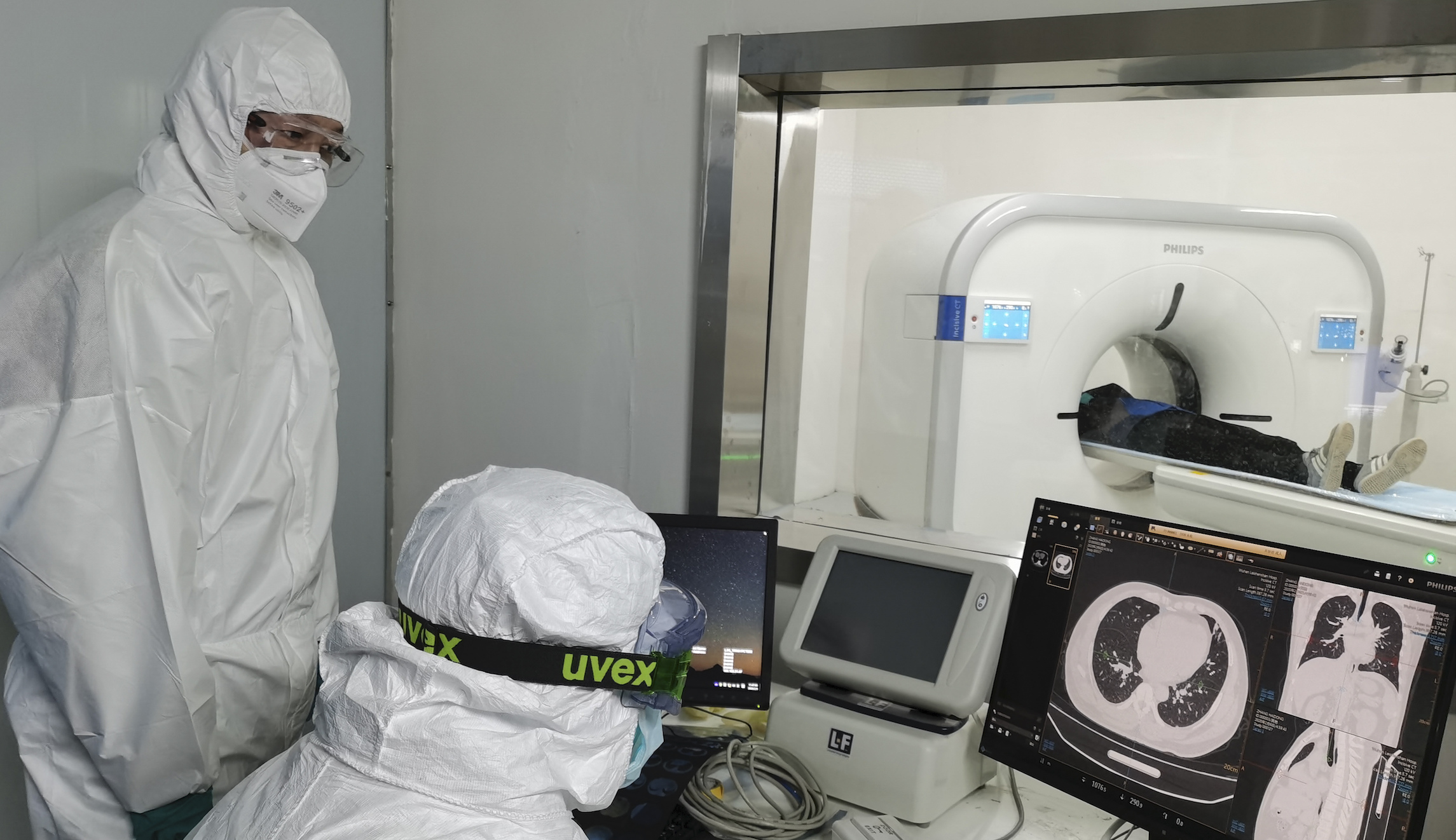 Three more people get coronavirus of unknown origin in US