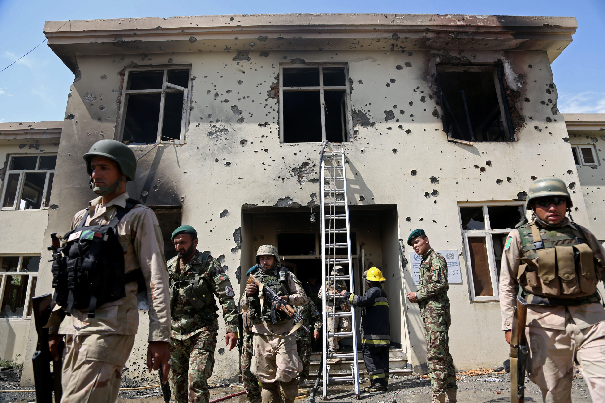 Taliban kill 21 at start of Afghan spring fighting