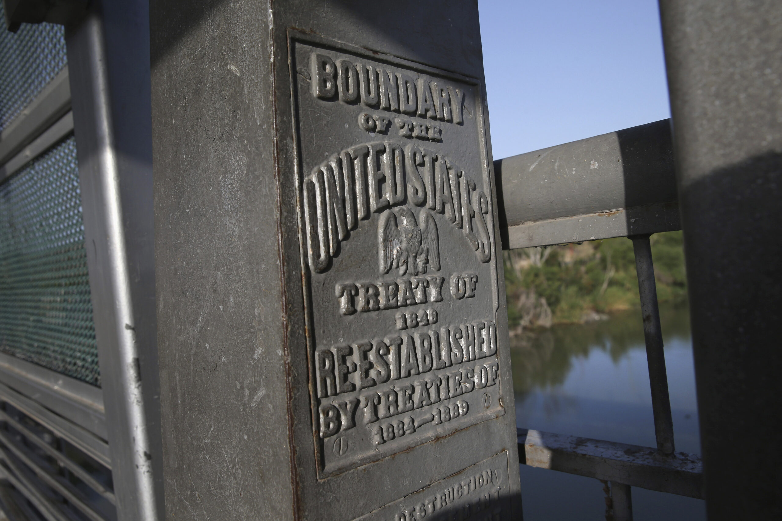 When young illegal immigrants cross border, Obama gives them a lawyer