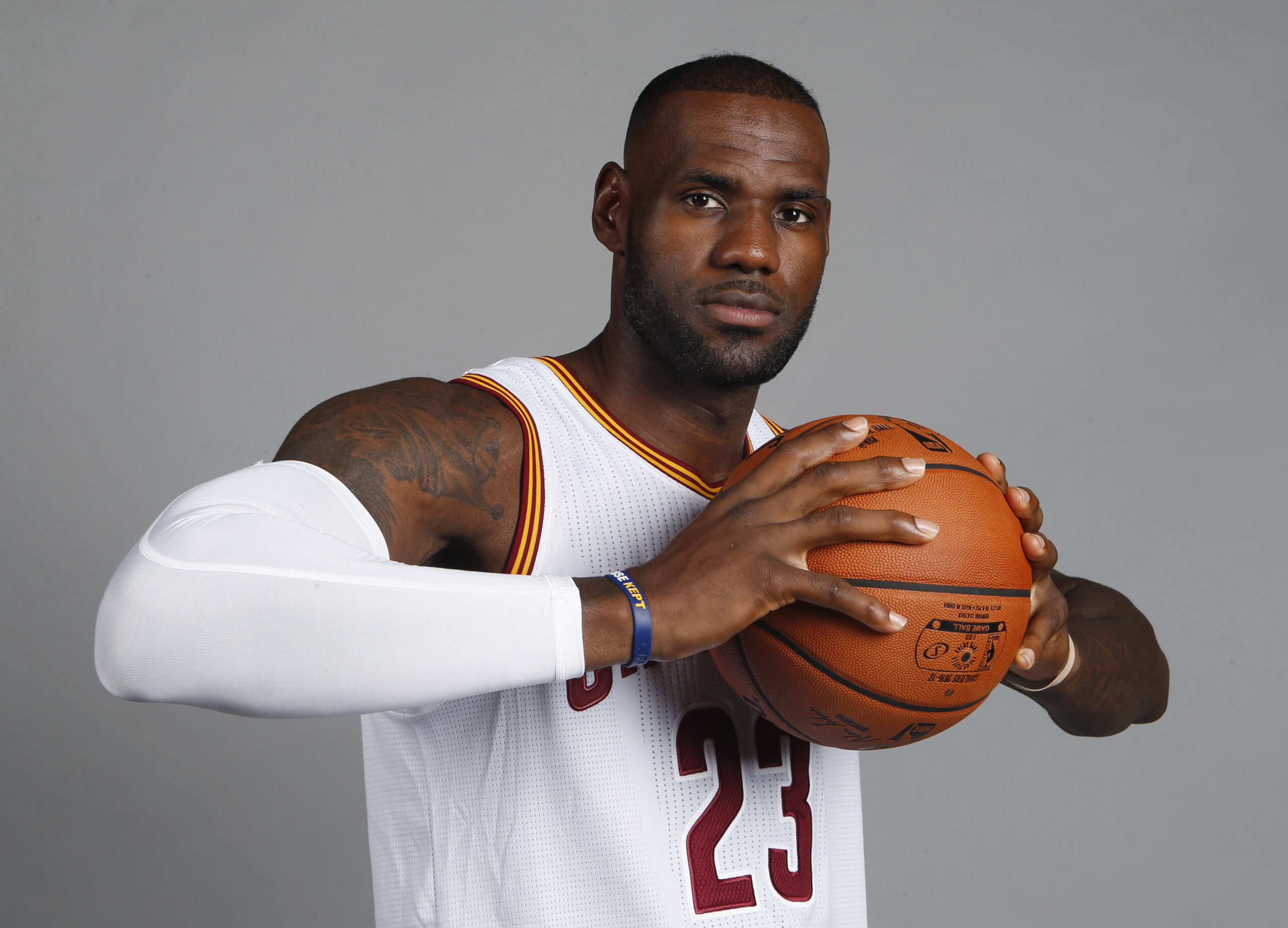 Basketball superstar LeBron James endorses Clinton for president