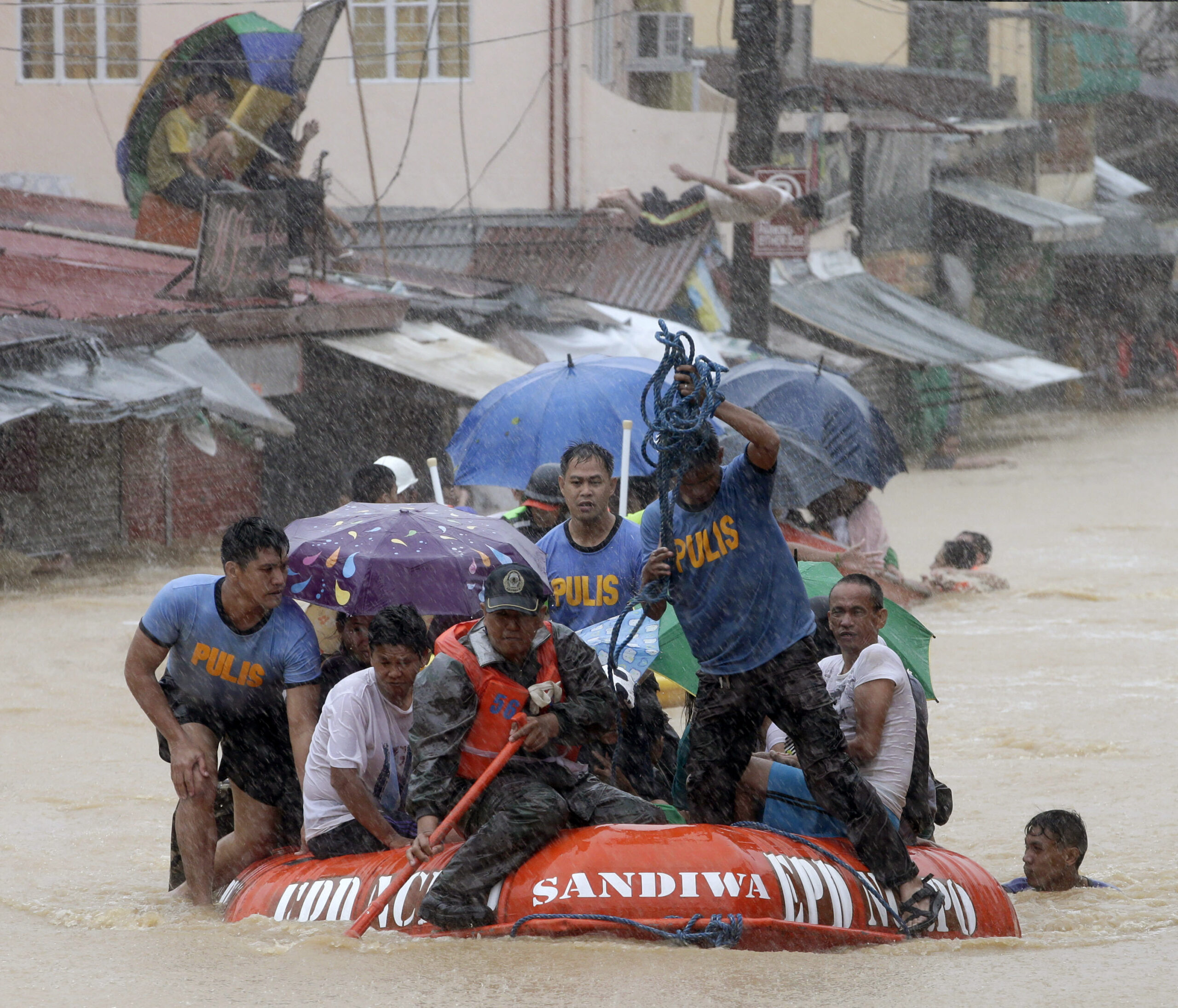 Floods shut down Philippine capital