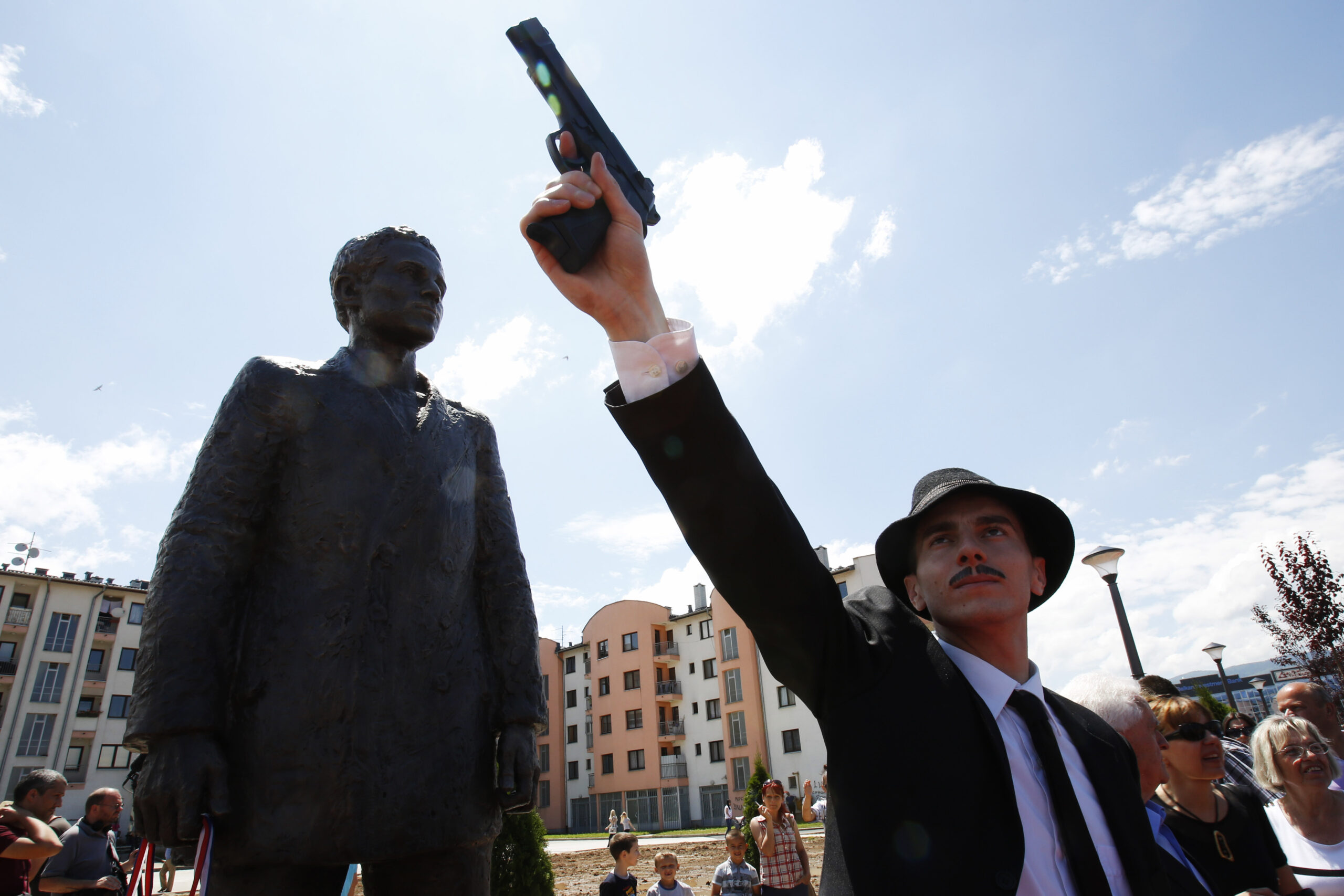 Bosnian Serbs erect statue to man who ignited WWI