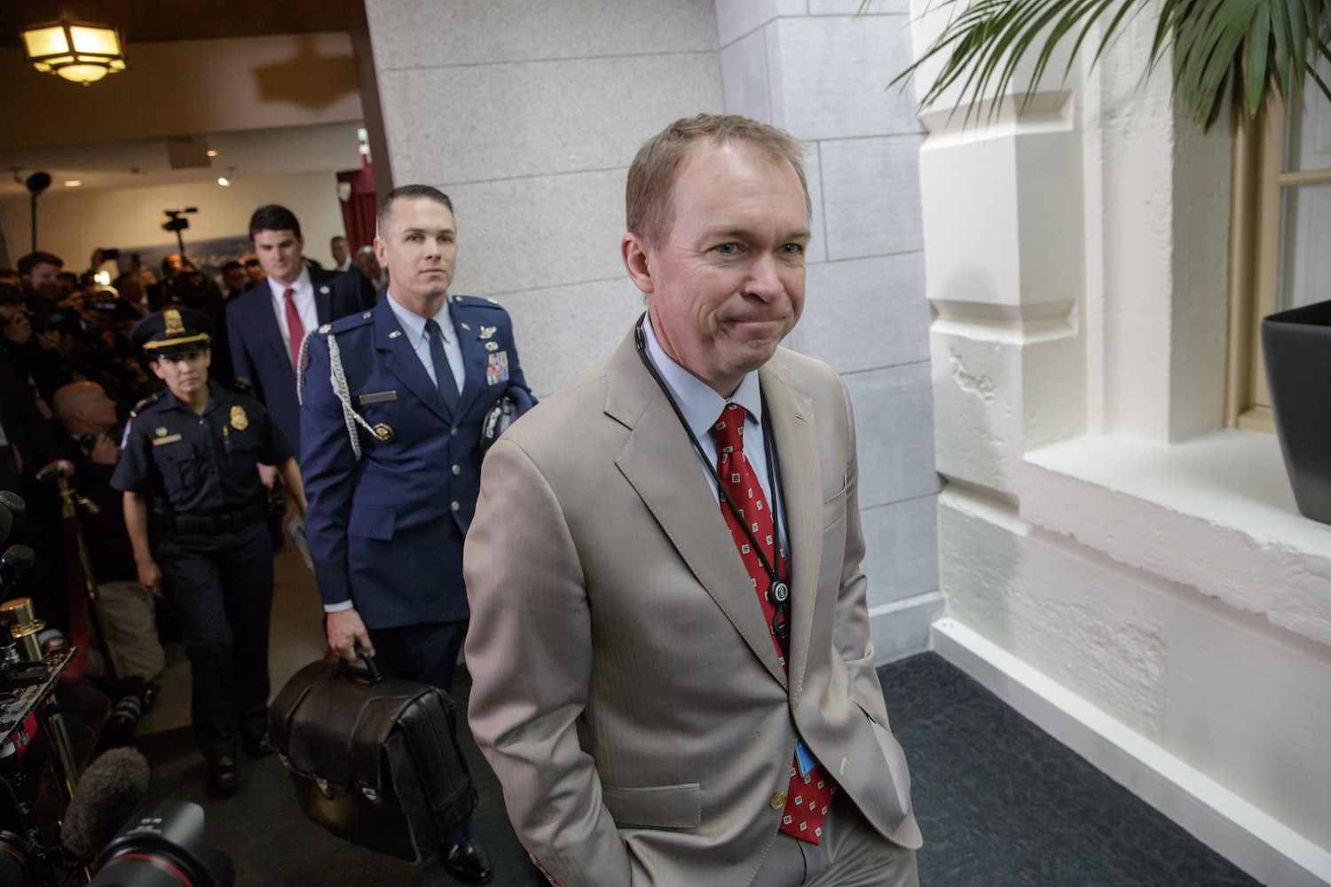 Mulvaney offers Democrats insurer payments for border wall funding
