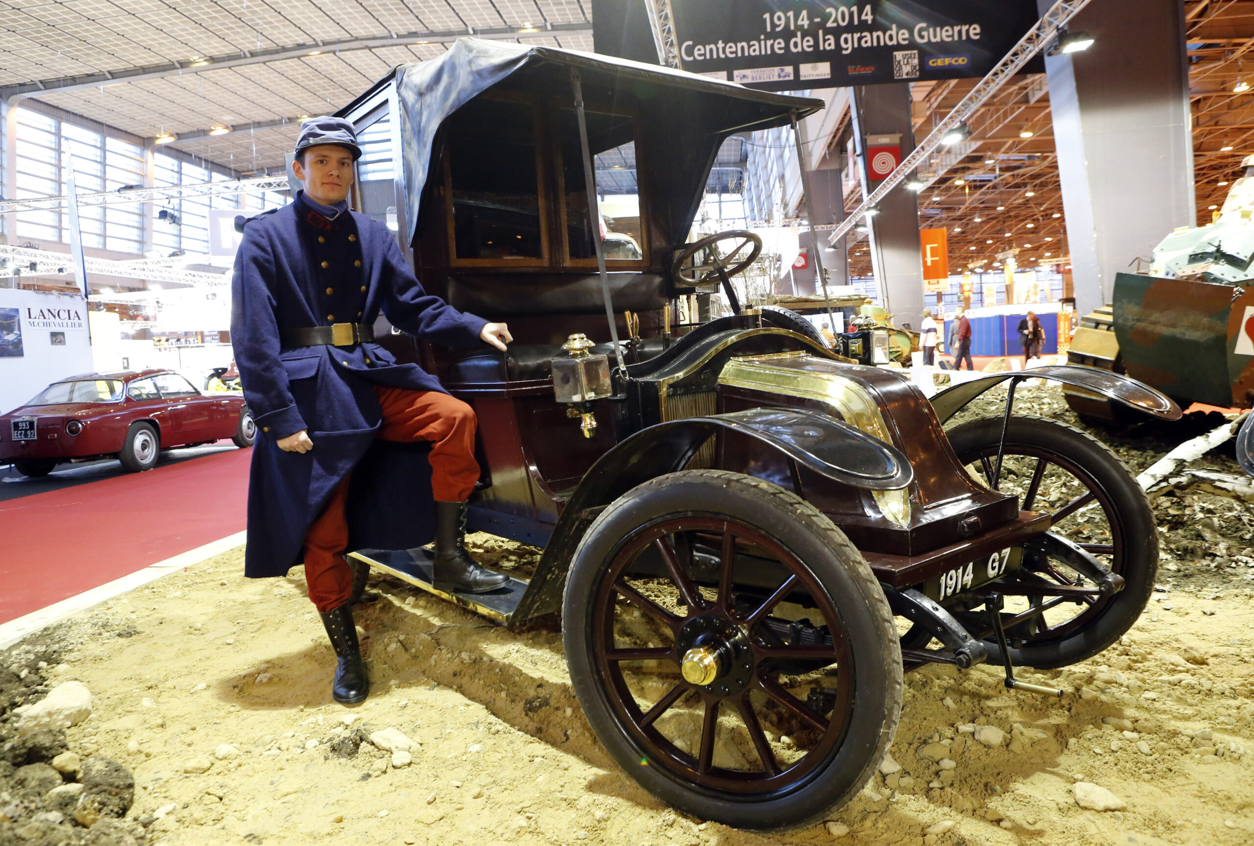 France hails taxi drivers in WWI commemoration