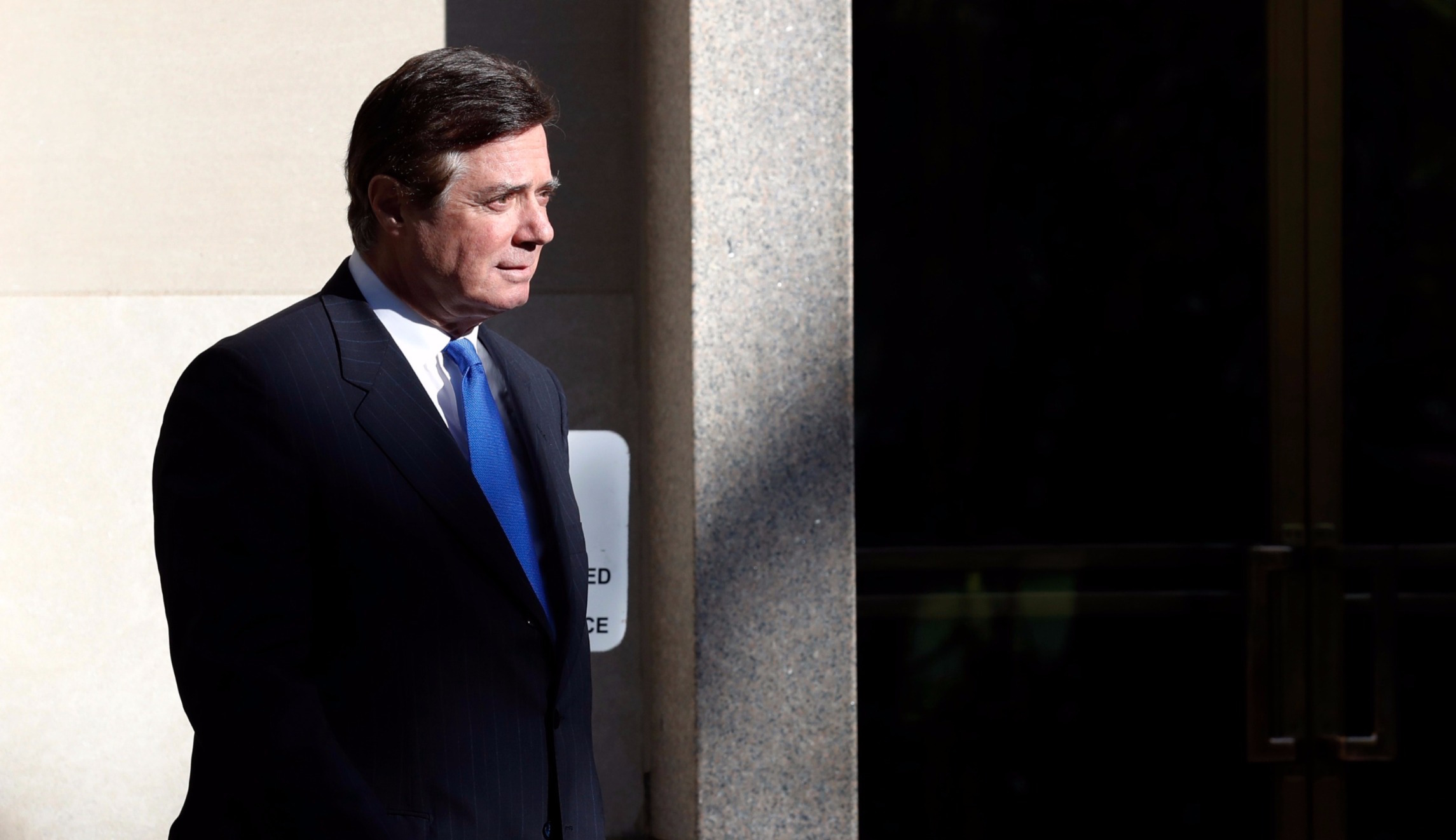 Paul Manafort, Rick Gates under house arrest, deemed flight risks by Robert Mueller