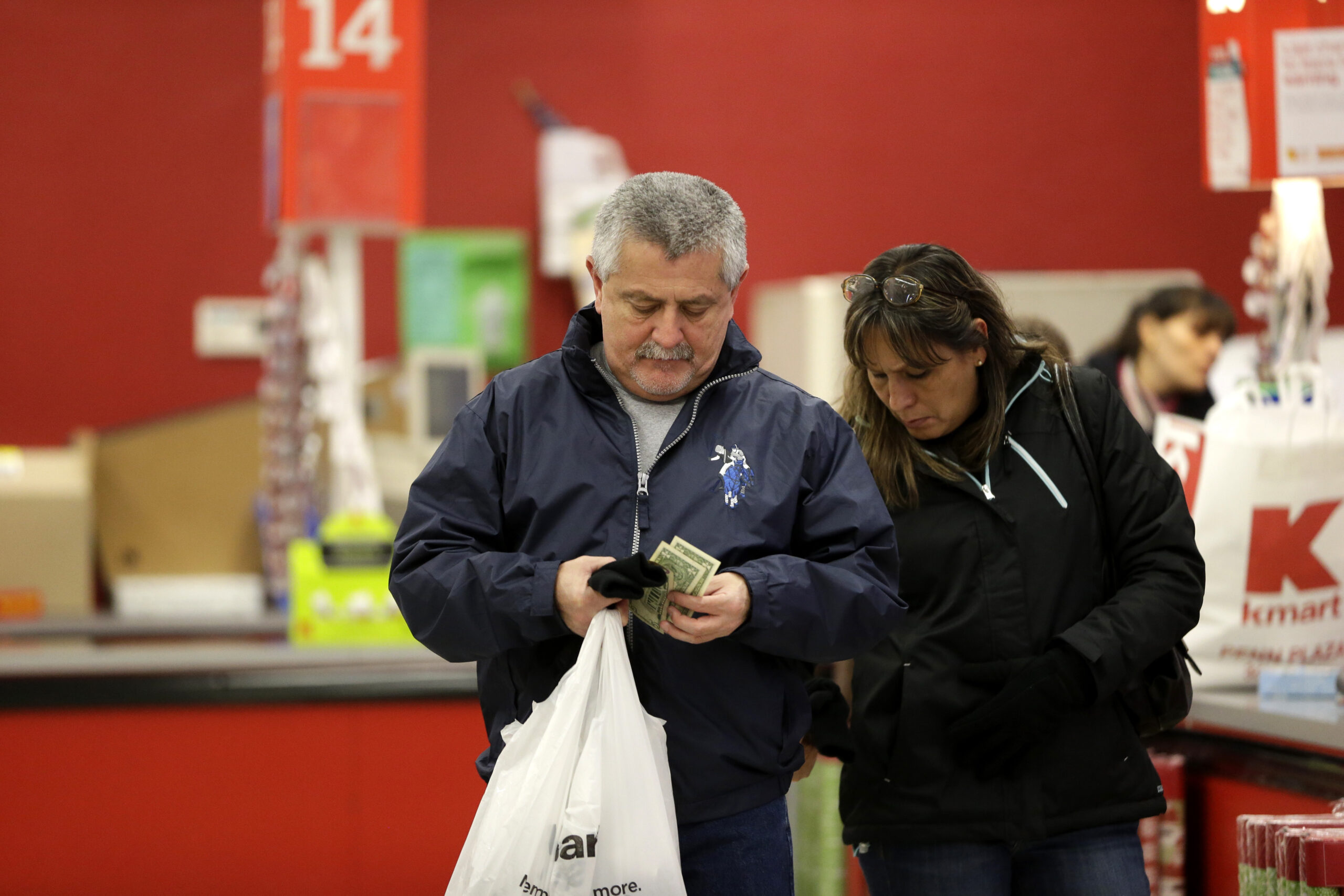 US consumer spending up 0.3 percent in October