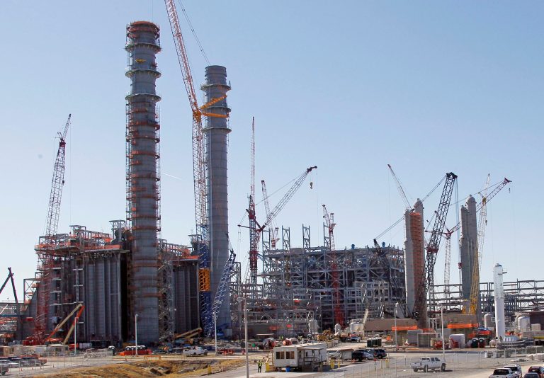 Worker vehicles fill the parking lots at Mississippi Power's Kemper County energy facility near DeKalb, Miss. (AP/Rogelio V. Solis)