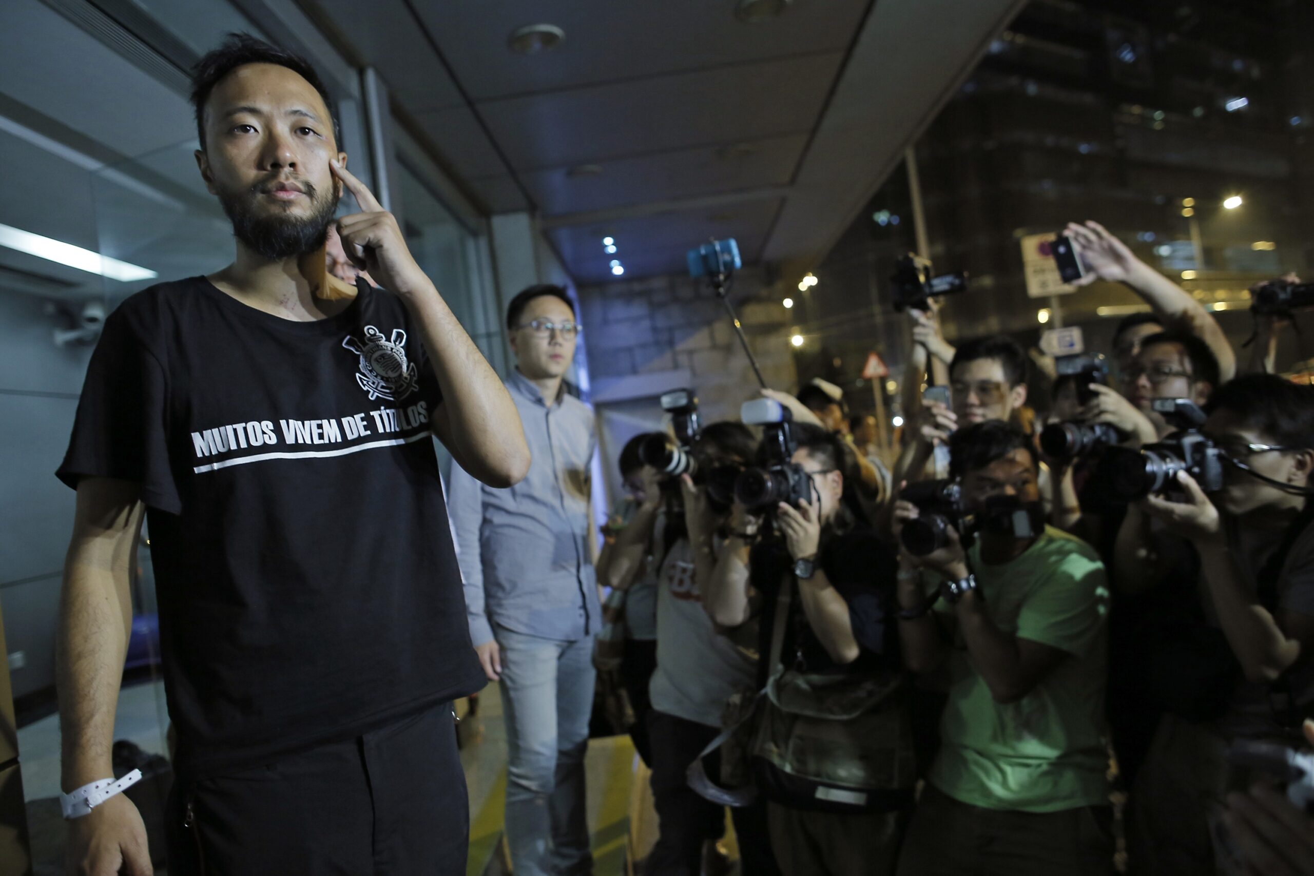 Hong Kong police hold back from removing barriers