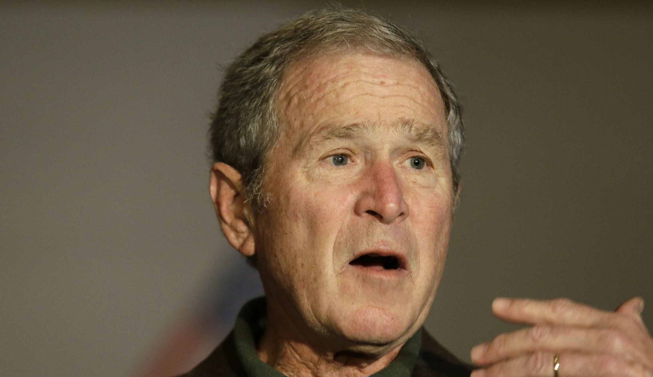 George W. Bush visits SMU football practice, offers supportive words to Houston after Hurricane Harvey