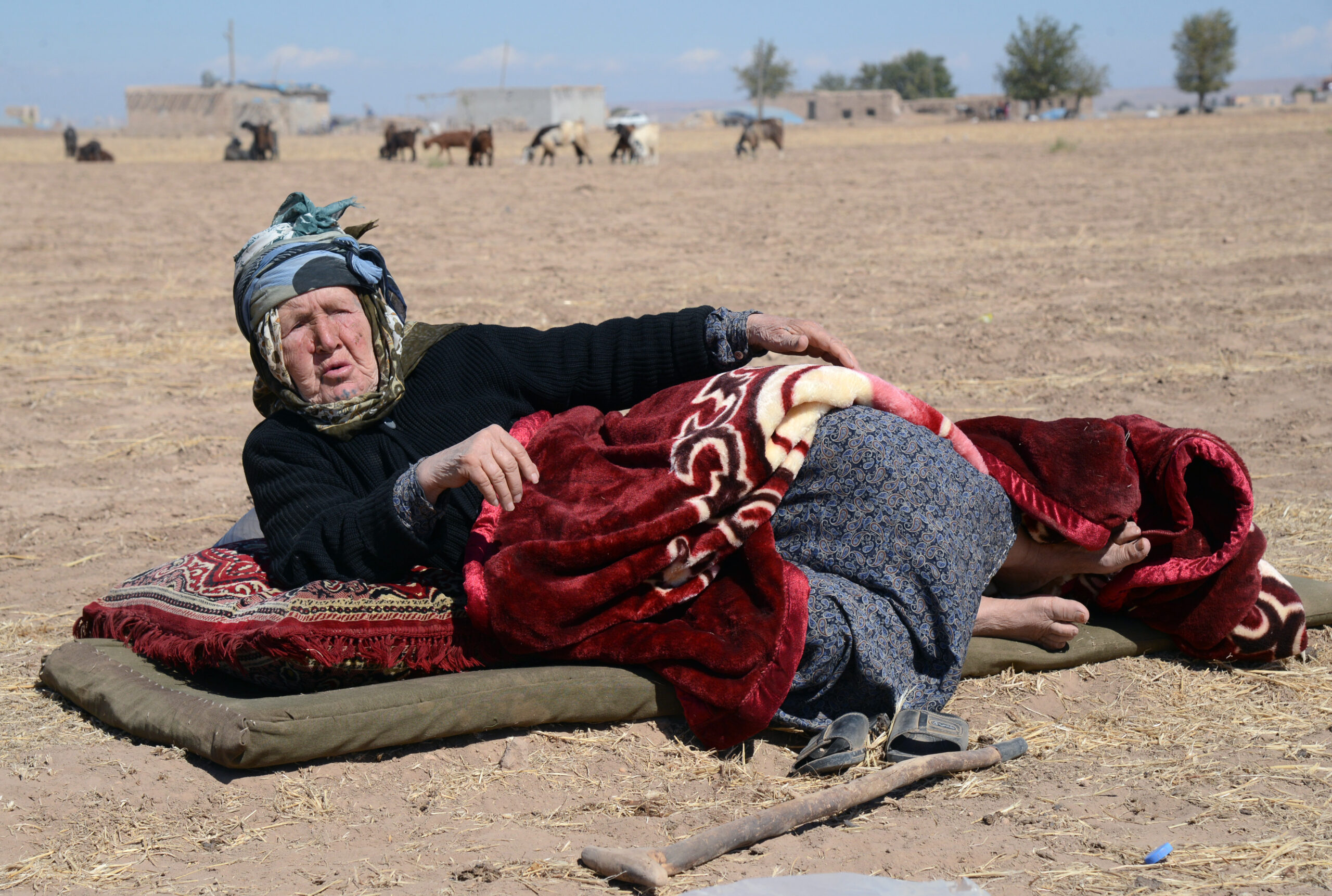 Kurdish fighters head to Syria to face militants