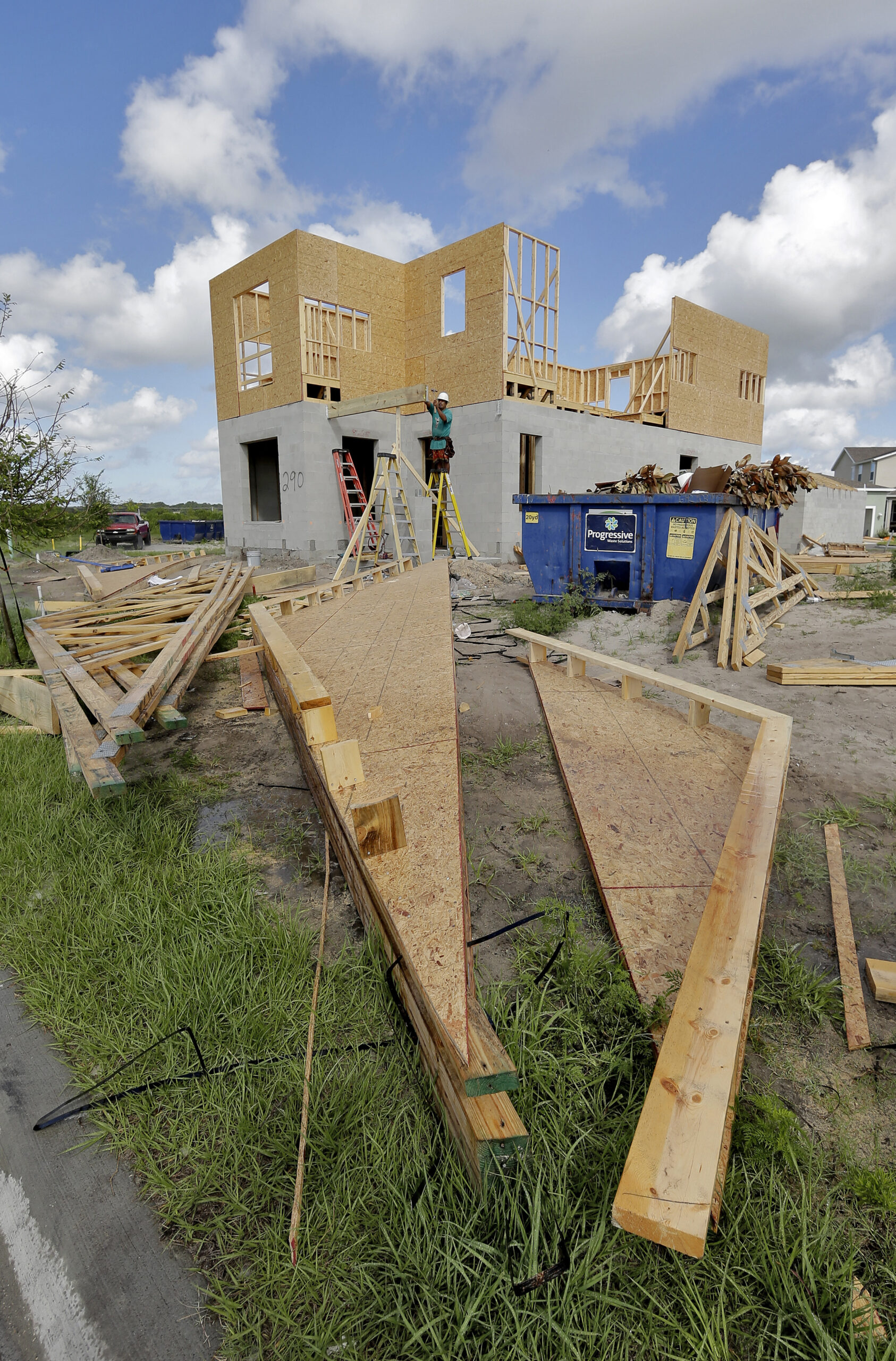 US home construction drops 9.3 percent in June