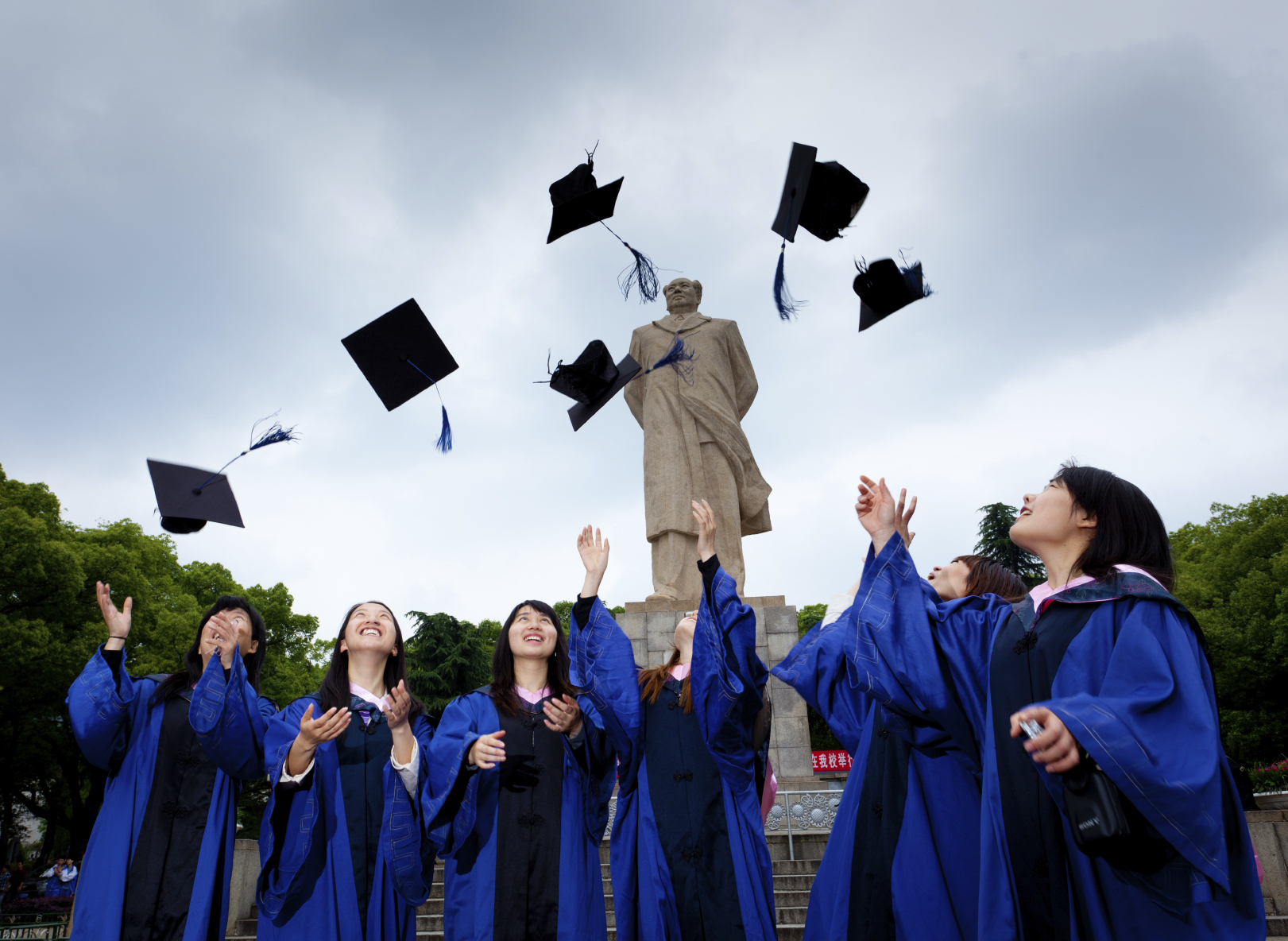New York Fed: Women in many majors out-earn men right out of college