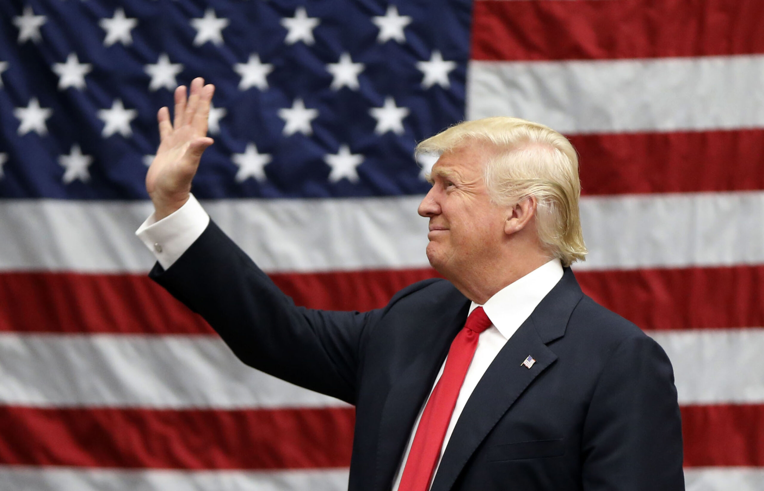 Poll: Trump cuts Clinton’s lead