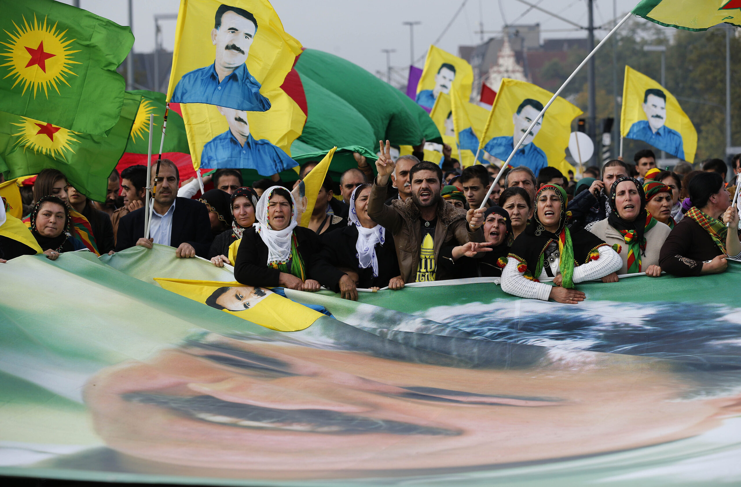 20,000 Kurds protest against IS in Germany