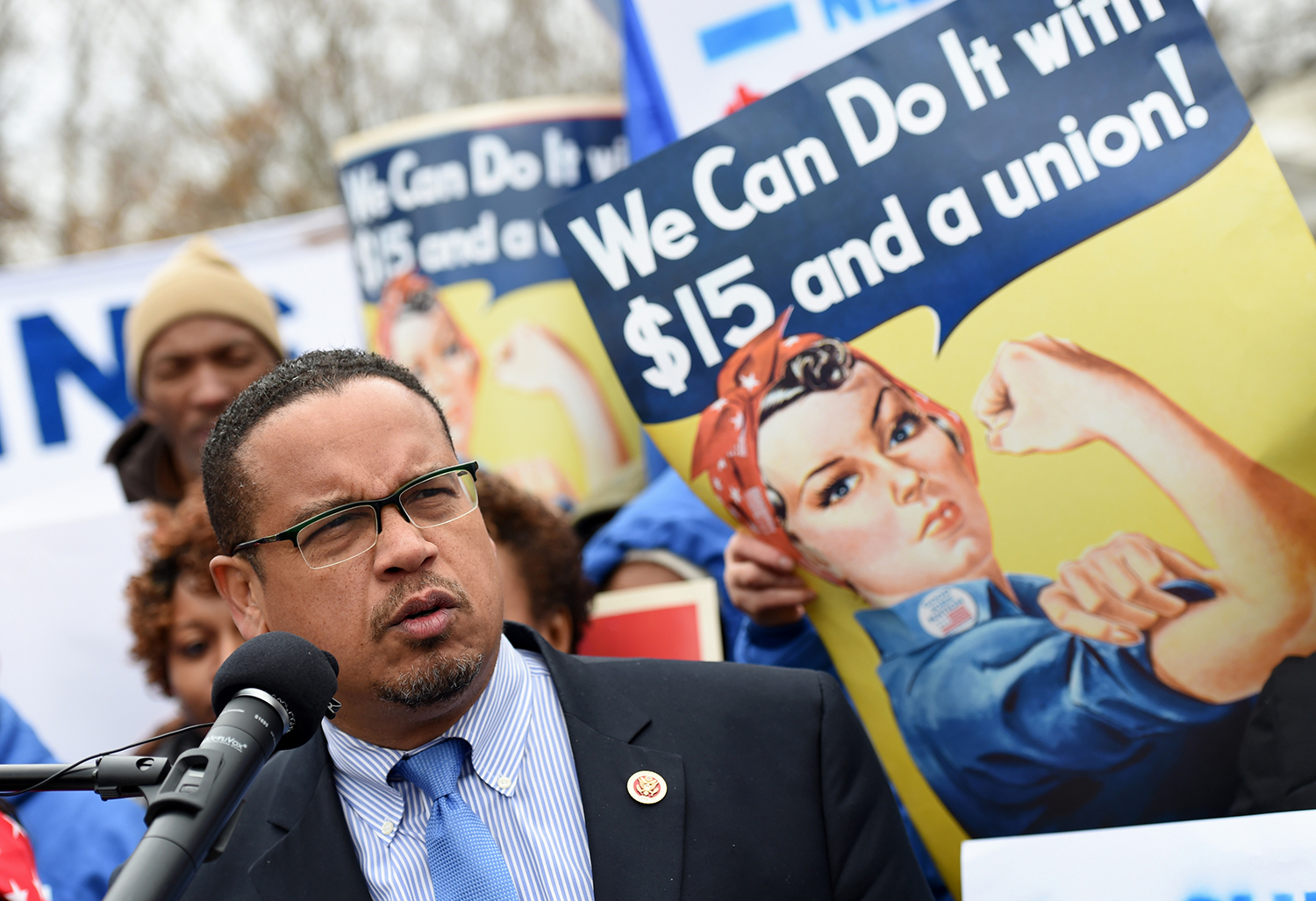 Democrats to introduce $15 minimum wage bill Wednesday