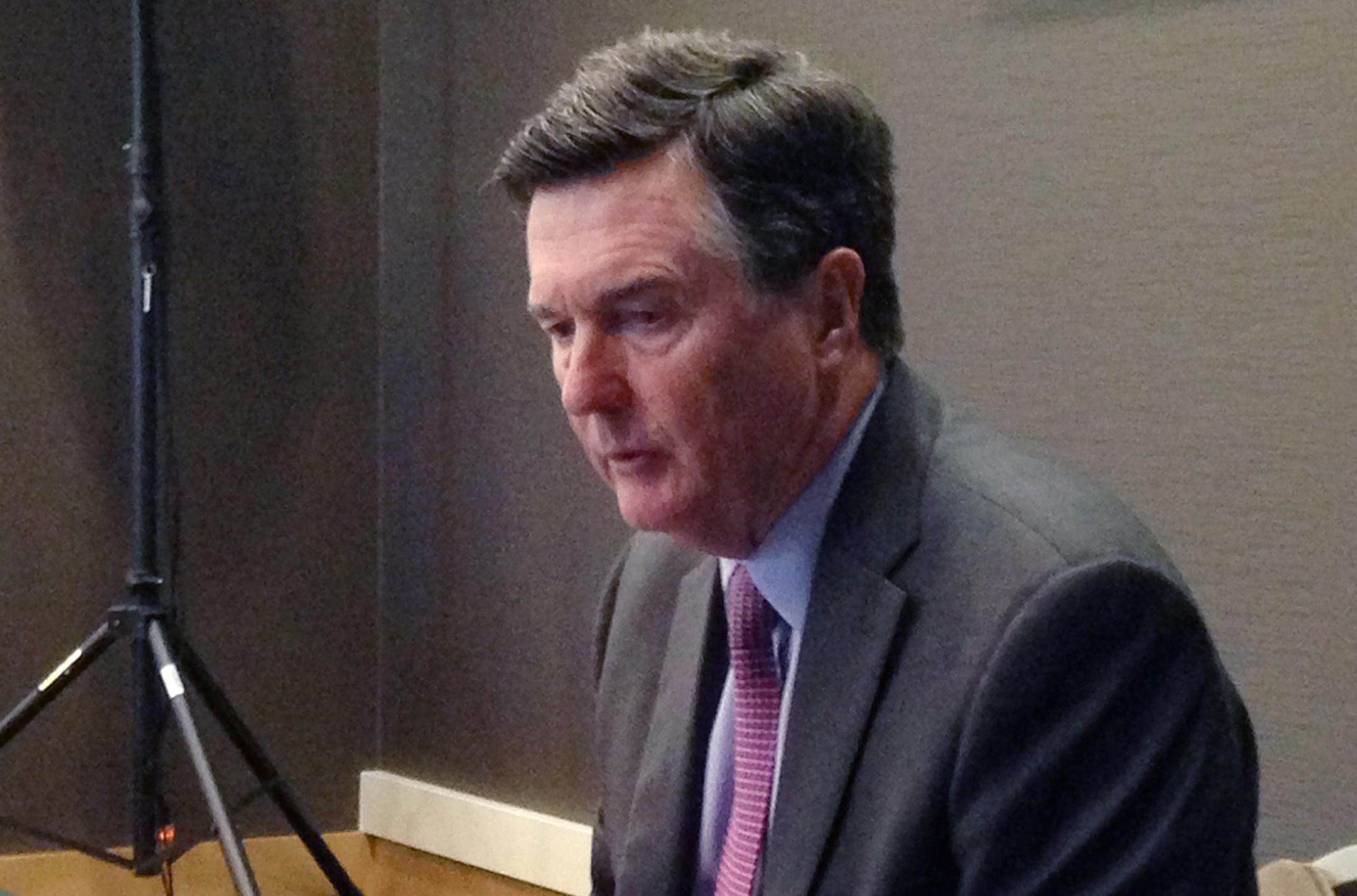 Obama economy swoons again