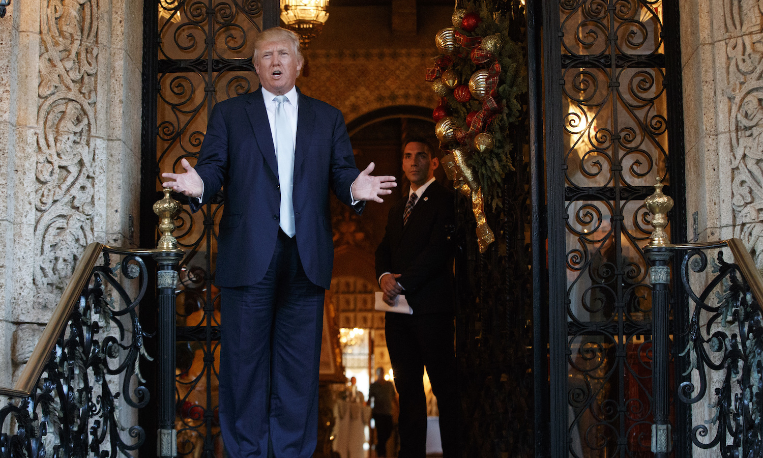 Democrats demand Mar-a-Lago membership list