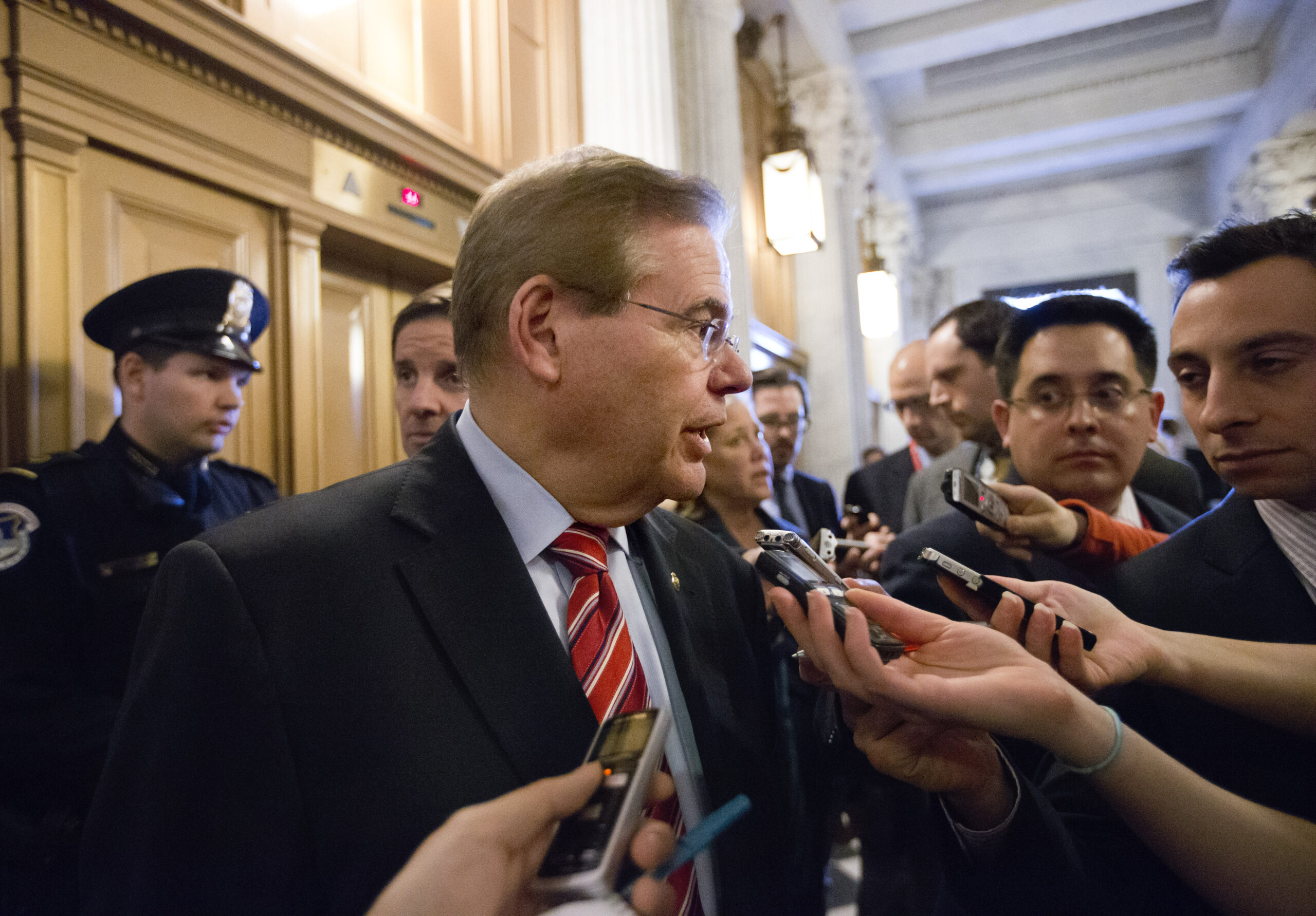 Senate Democrats give Obama deadline on Iran