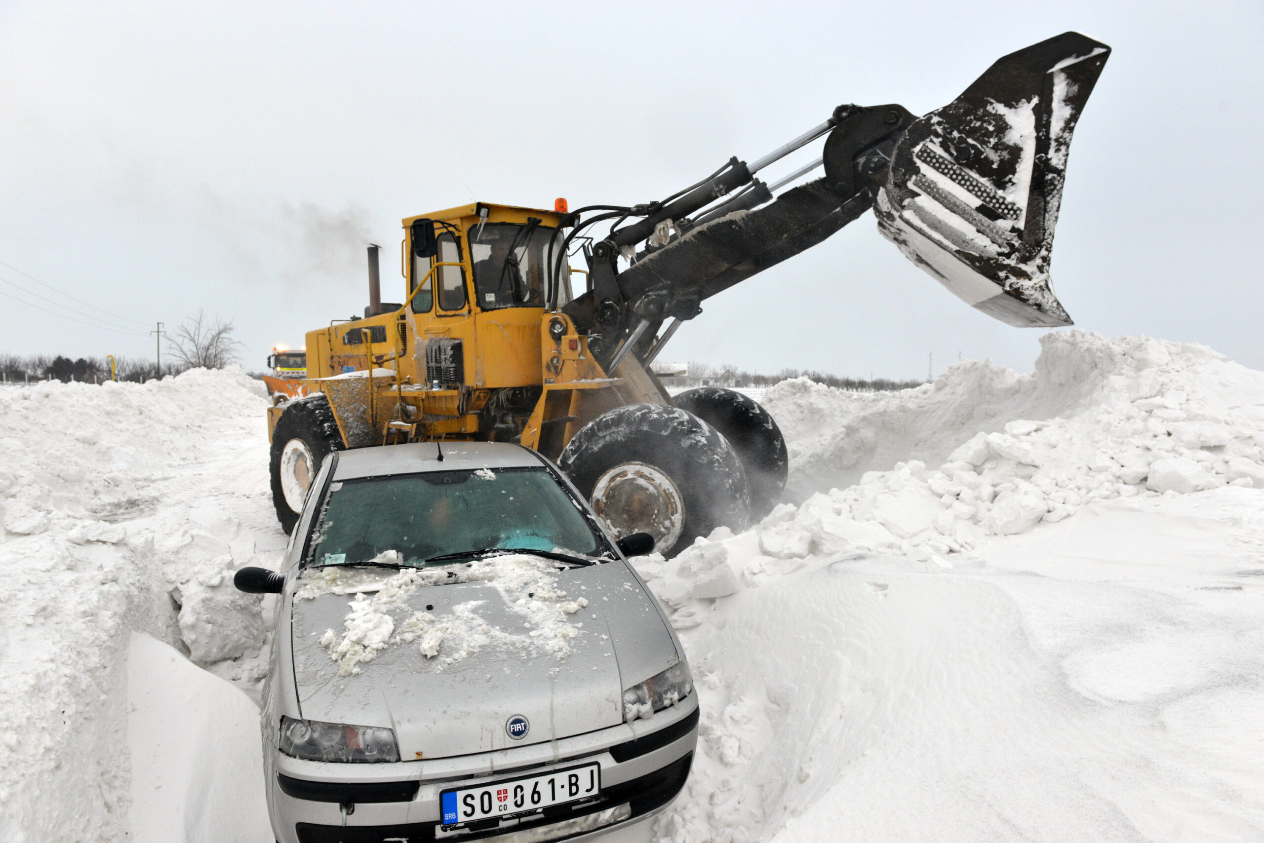 Serbia: 1,000 evacuated from snow-hit cars, buses