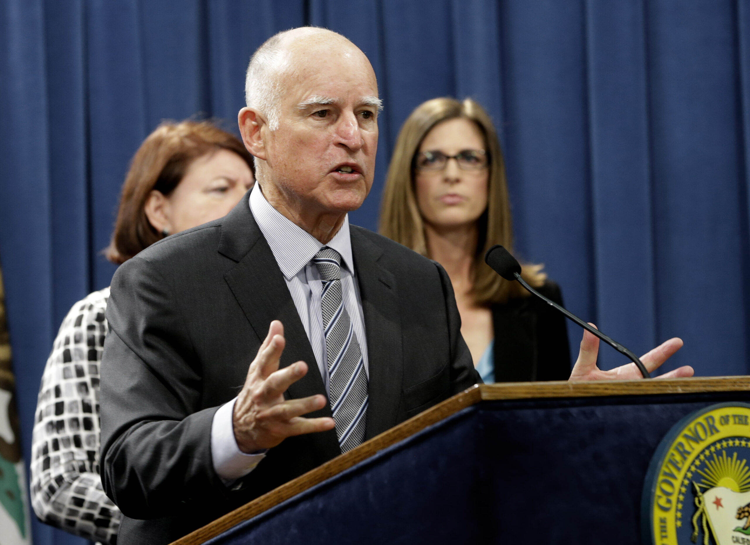 Jerry Brown defends California’s water restrictions