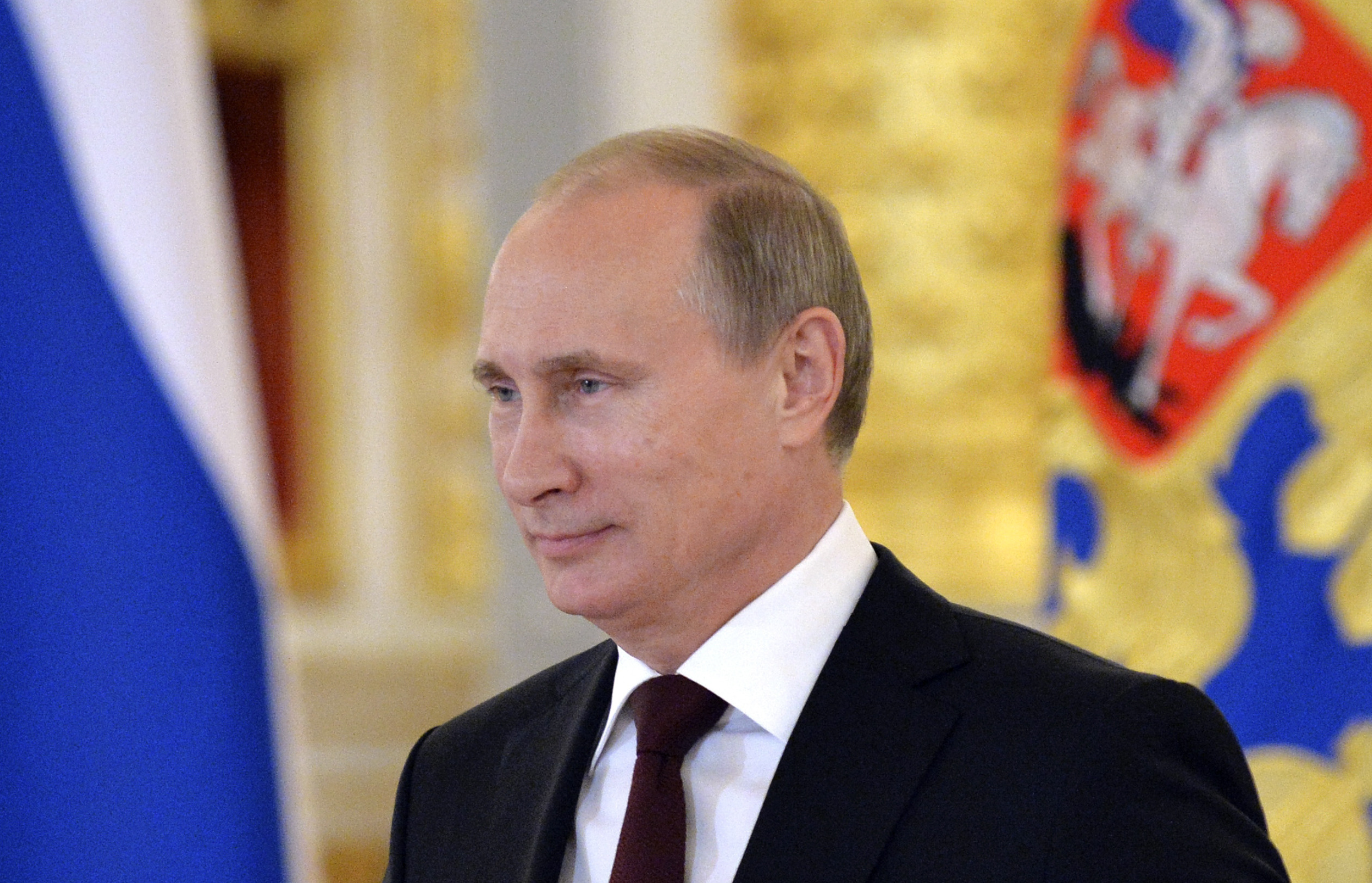 Putin tells Obama he wants better relations