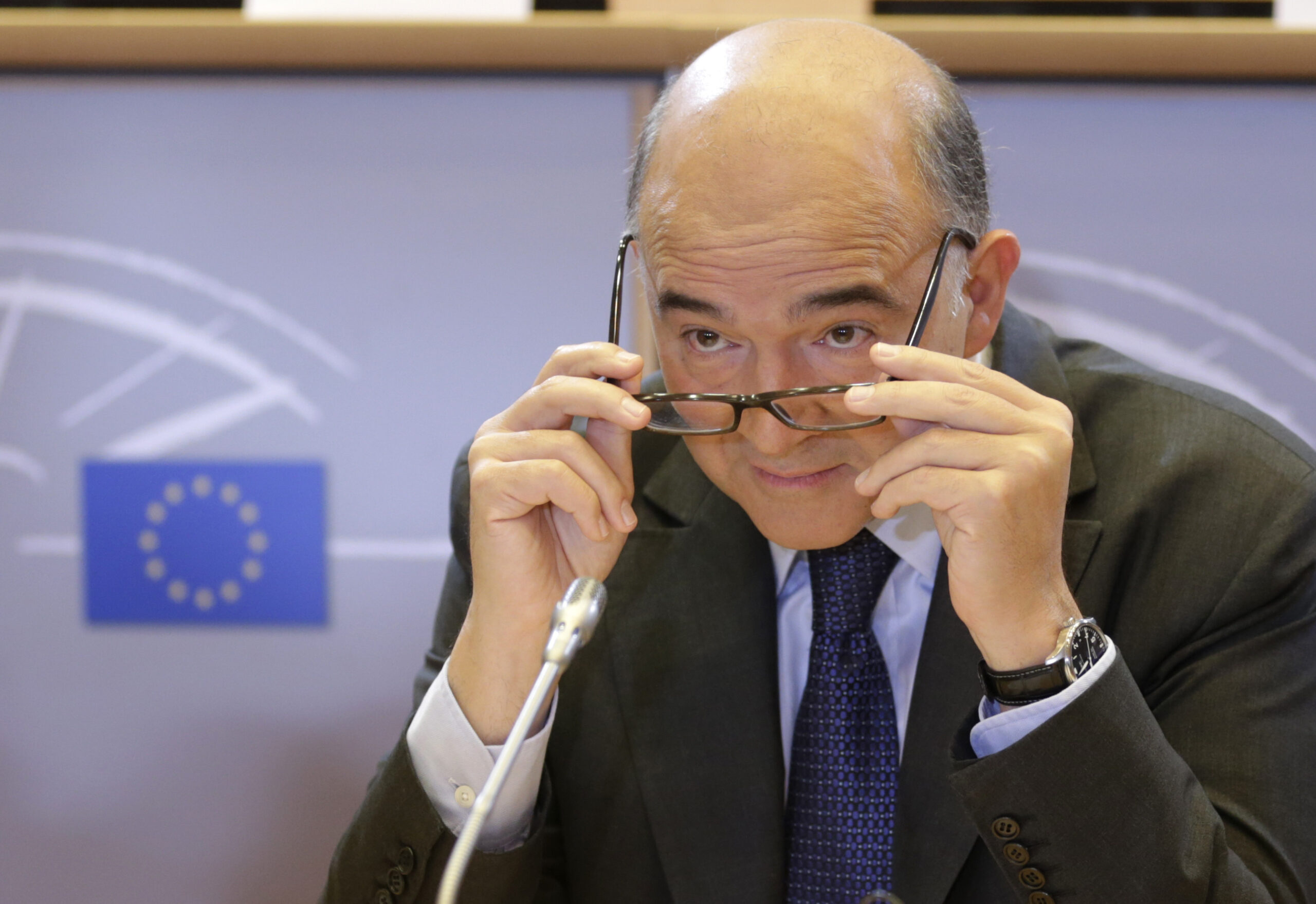 Lawmakers grill new EU economy chief amid doubts