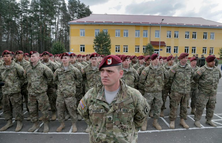 US soldiers stand on guard, during opening ceremony of the 'Fearless Guardian - 2015', Ukrainian-US Peacekeeping and Security command and staff training, in the Lviv region, western Ukraine, Monday, April 20, 2015. (AP Photo/Efrem Lukatsky)