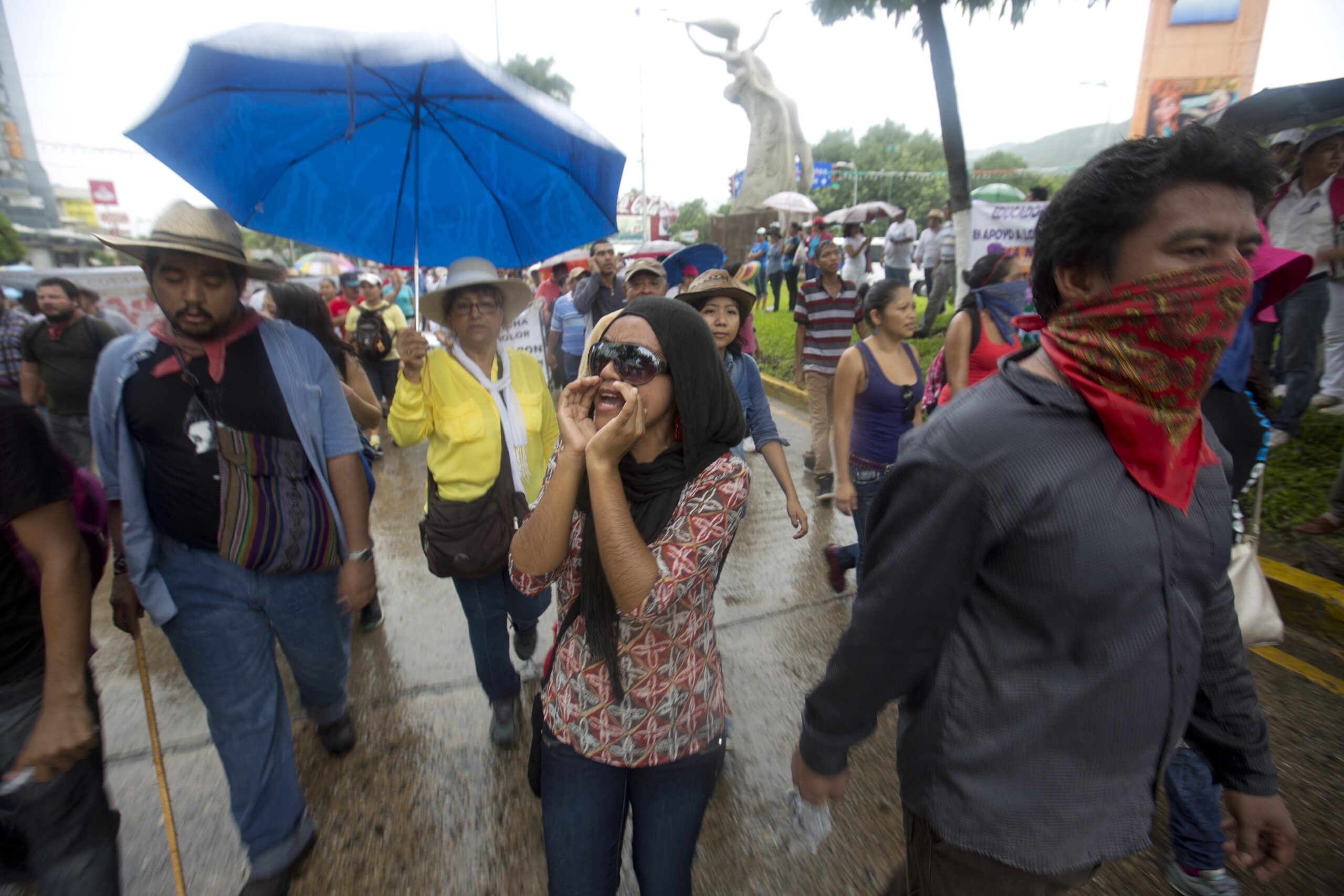 Mexicans protest in Acapulco over missing students