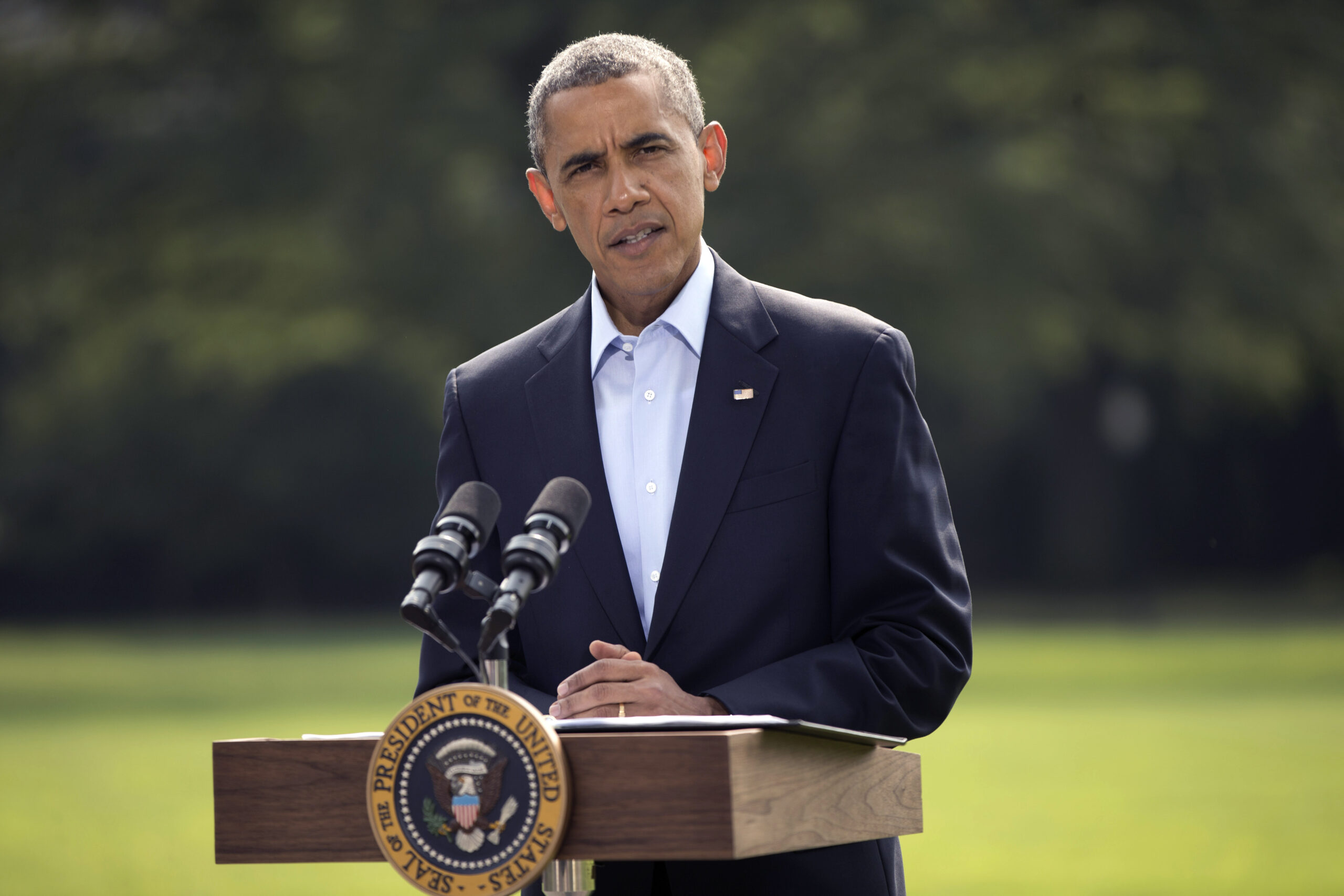 Obama weighs strategy against Islamic State