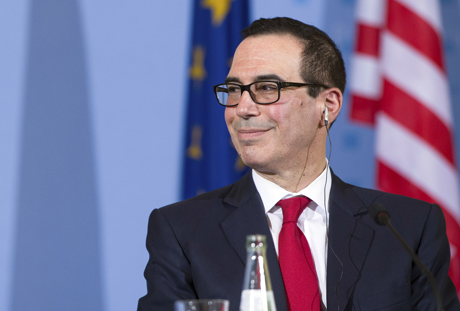 Republican senators ask Mnuchin to stop extra regulation of non-banks