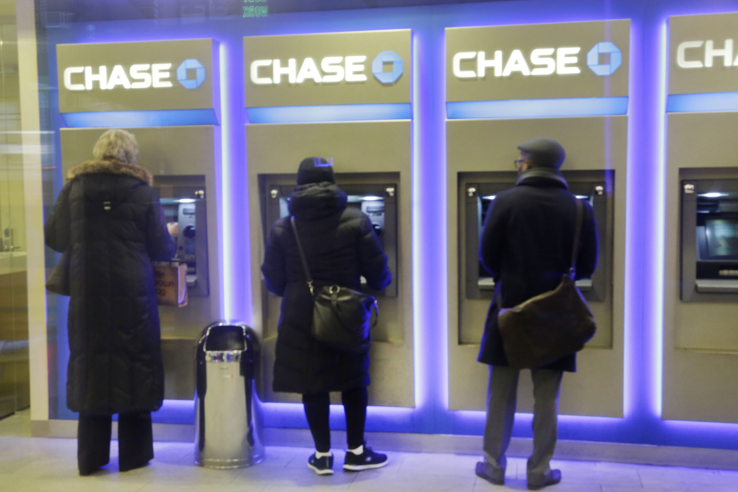 DEAer created fake workers for 32 government credit cards, got cash at ATMs