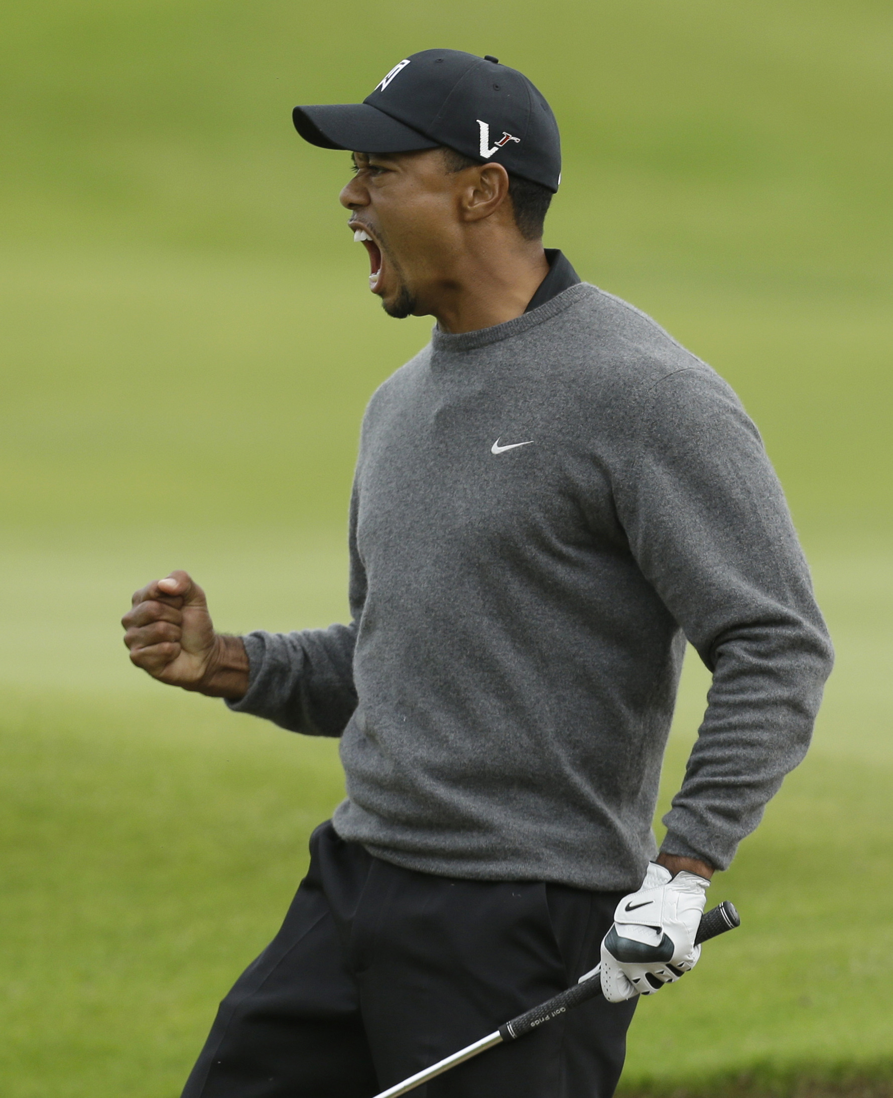 Snedeker builds 1-shot lead, with Tiger lurking